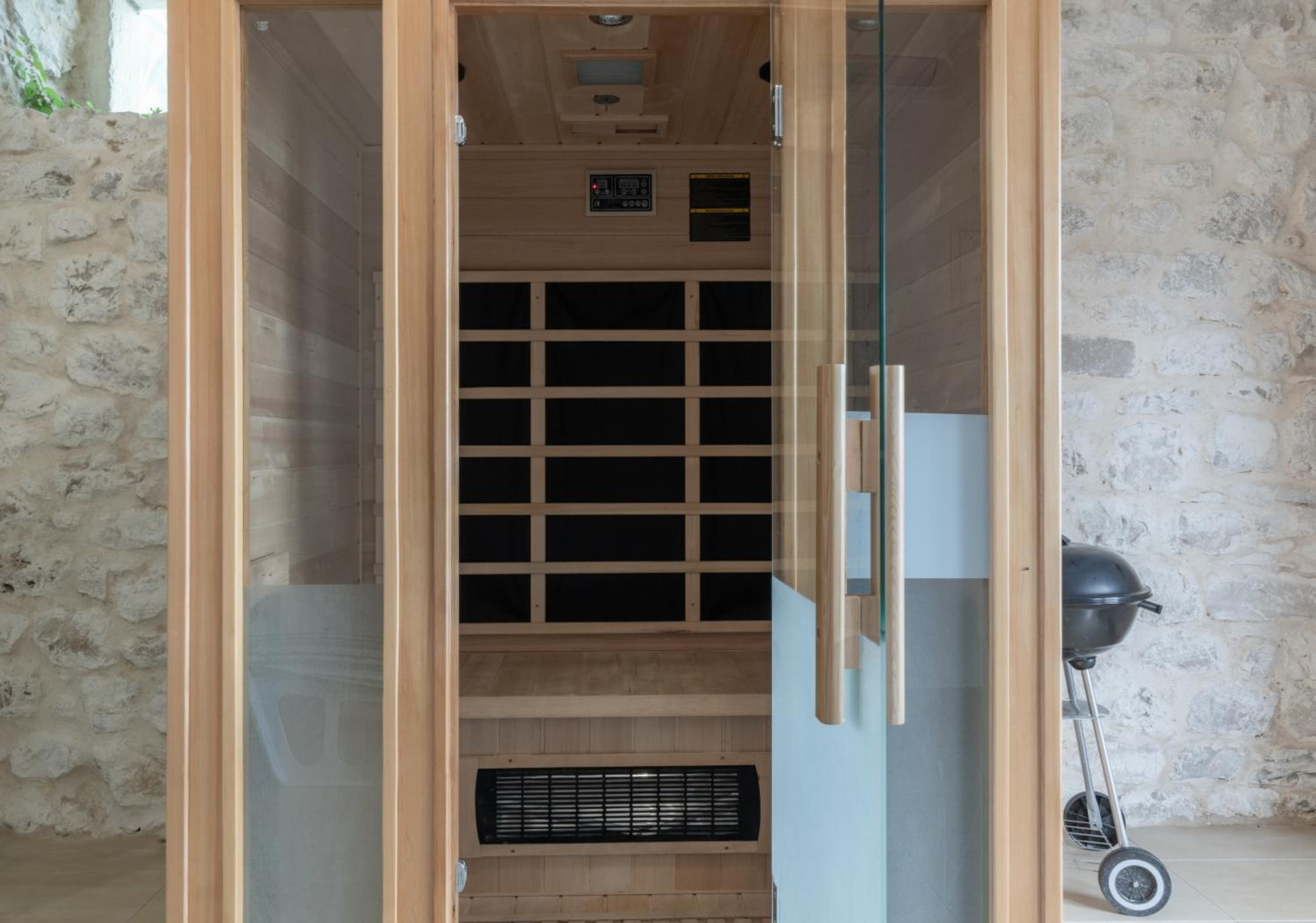 Stone house Dario with Finnish sauna and an outdoor hot tub view 4