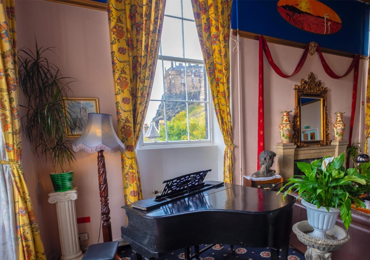 Castle Rock Hostel - Adults Only