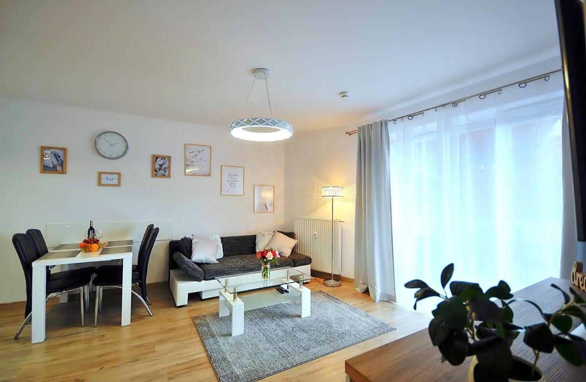 MICHELLE APARTMENT Polanki Park view 2