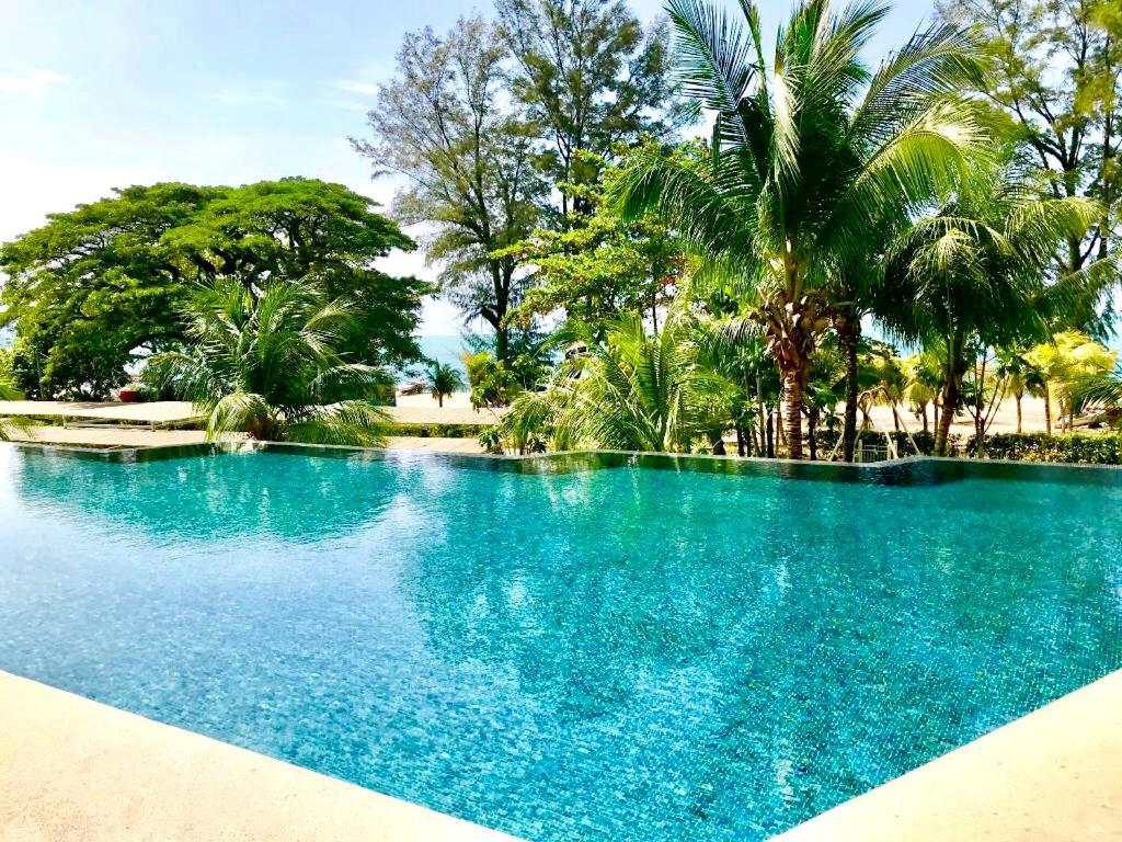 Beachfront Resort By The Sea, Batu Ferringhi photo 2