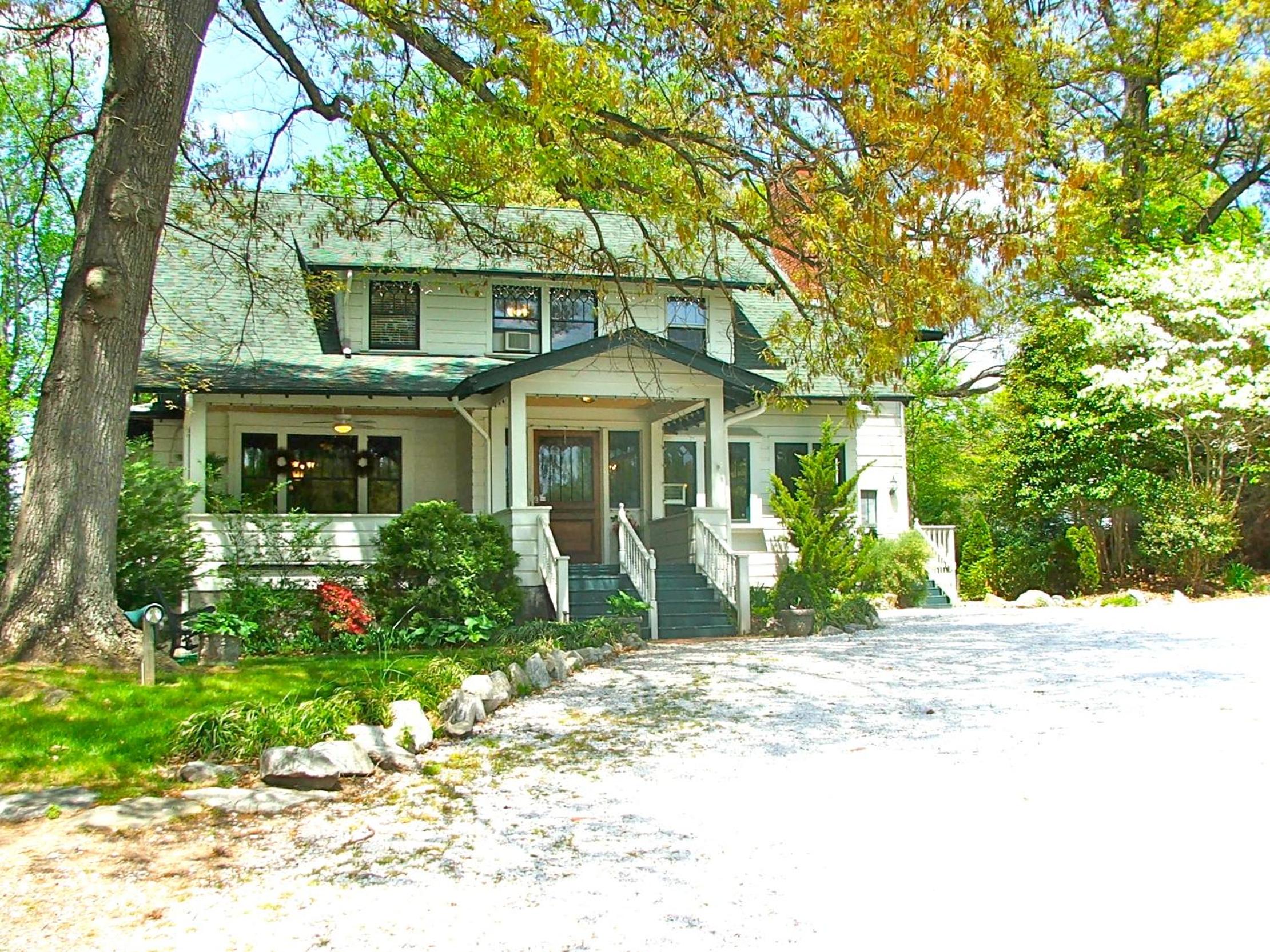 Oakland Cottage Bed and Breakfast