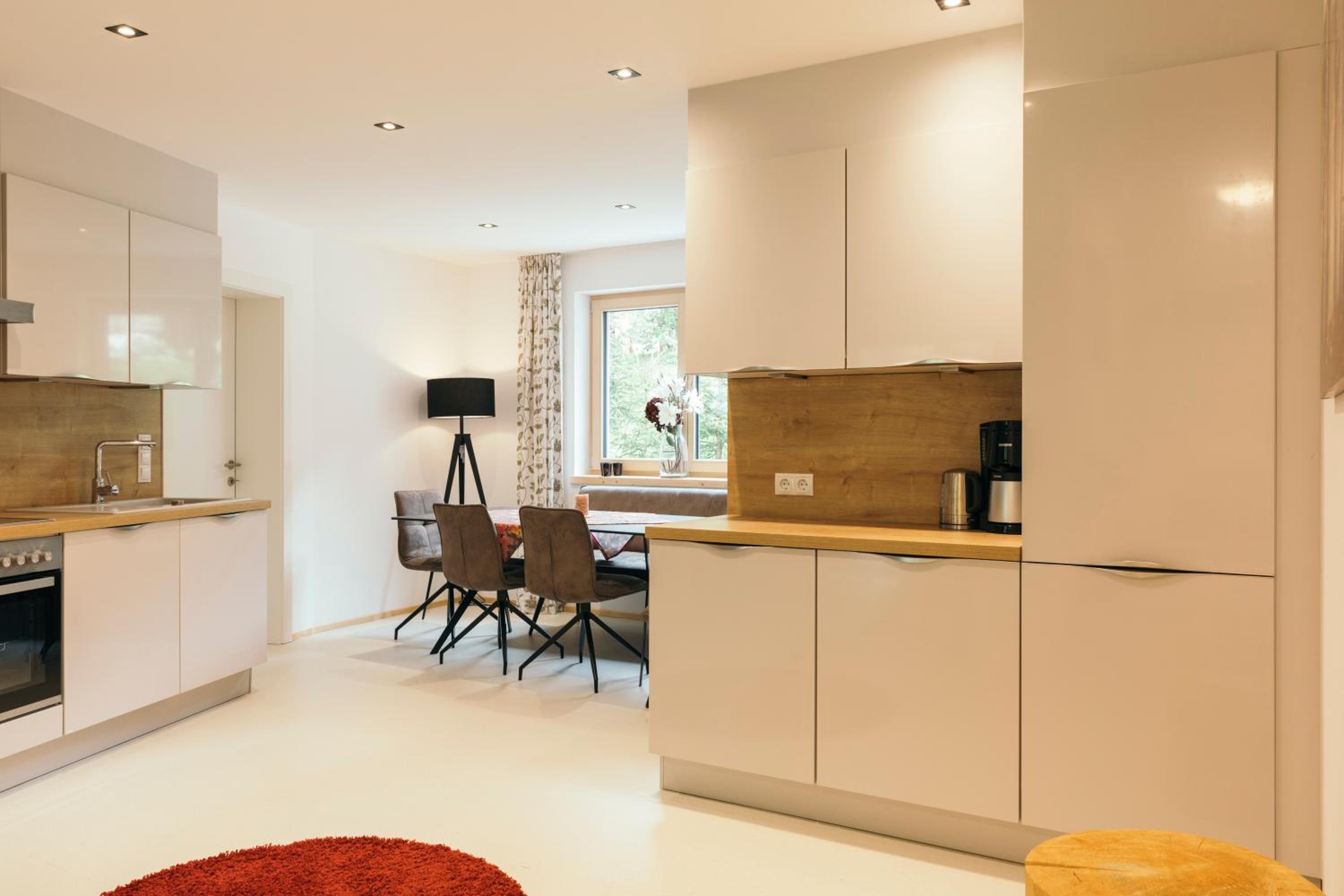 Ferienhaus Alpen Lodge und die Gams