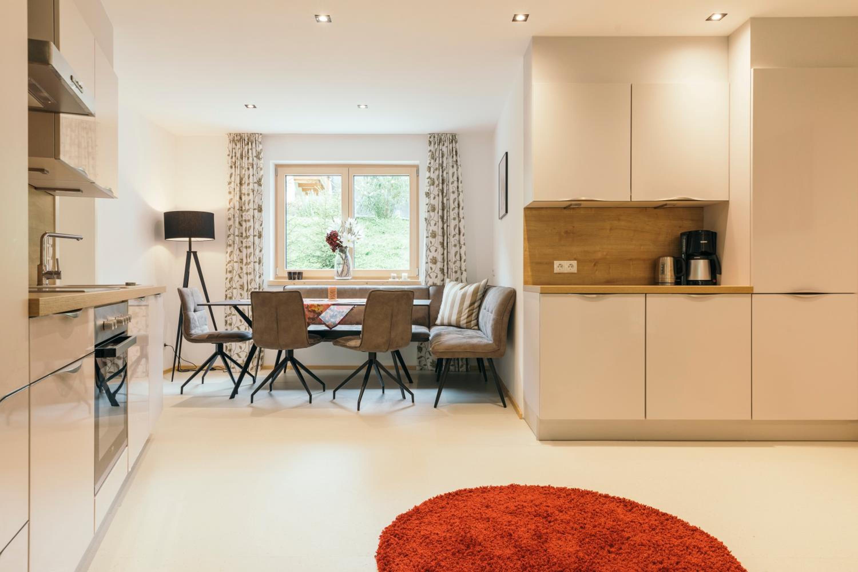 Ferienhaus Alpen Lodge und die Gams