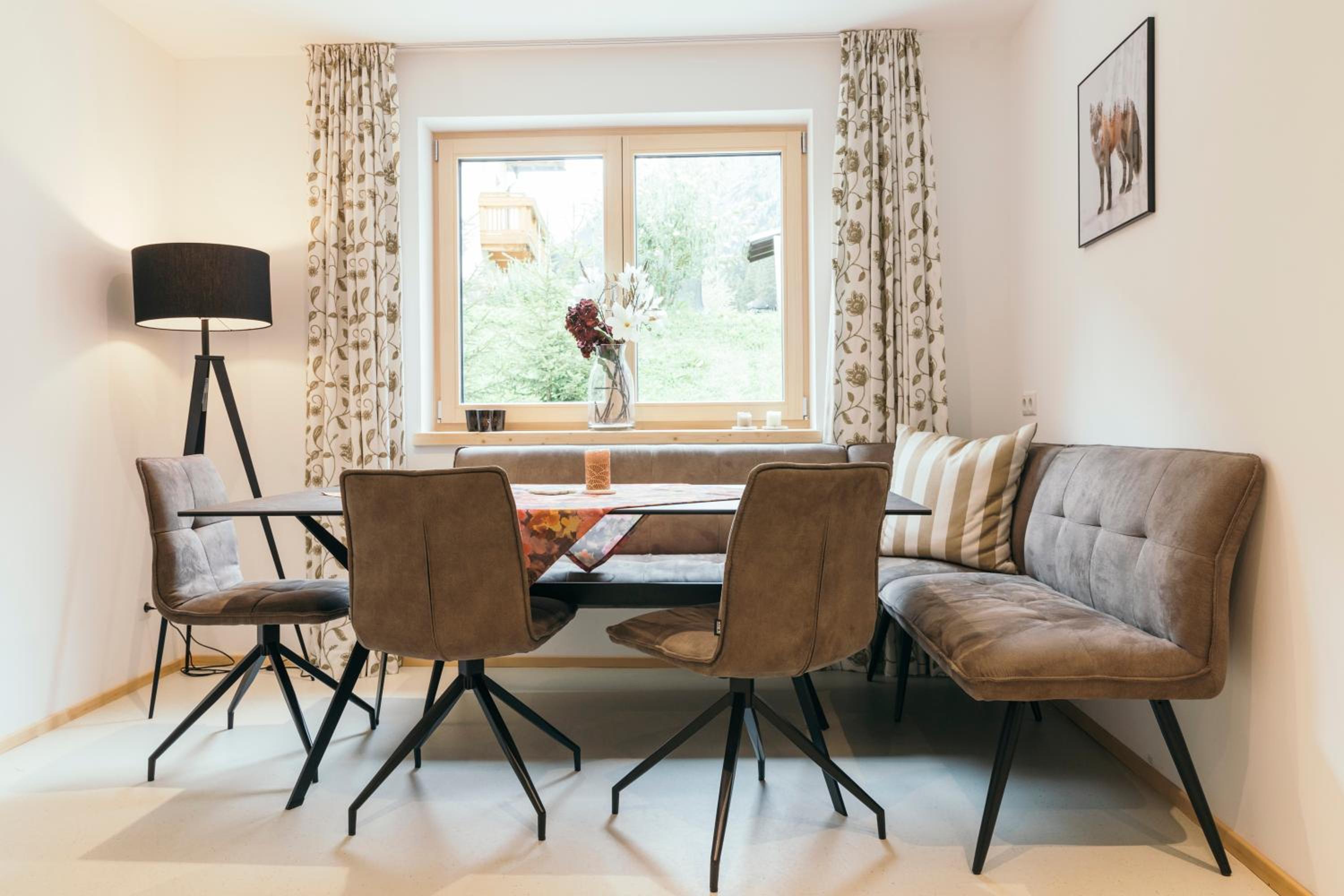 Ferienhaus Alpen Lodge und die Gams