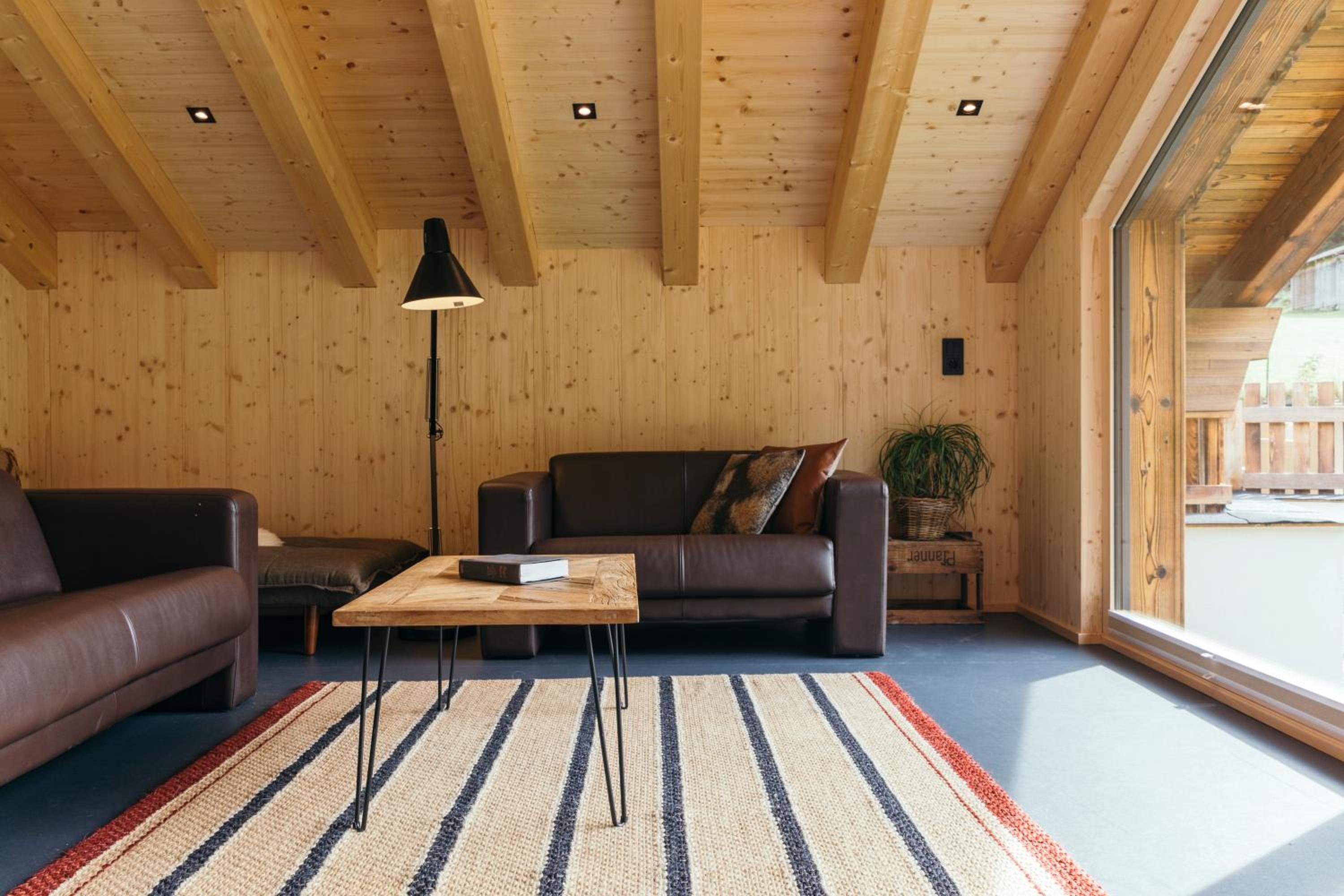 Ferienhaus Alpen Lodge und die Gams