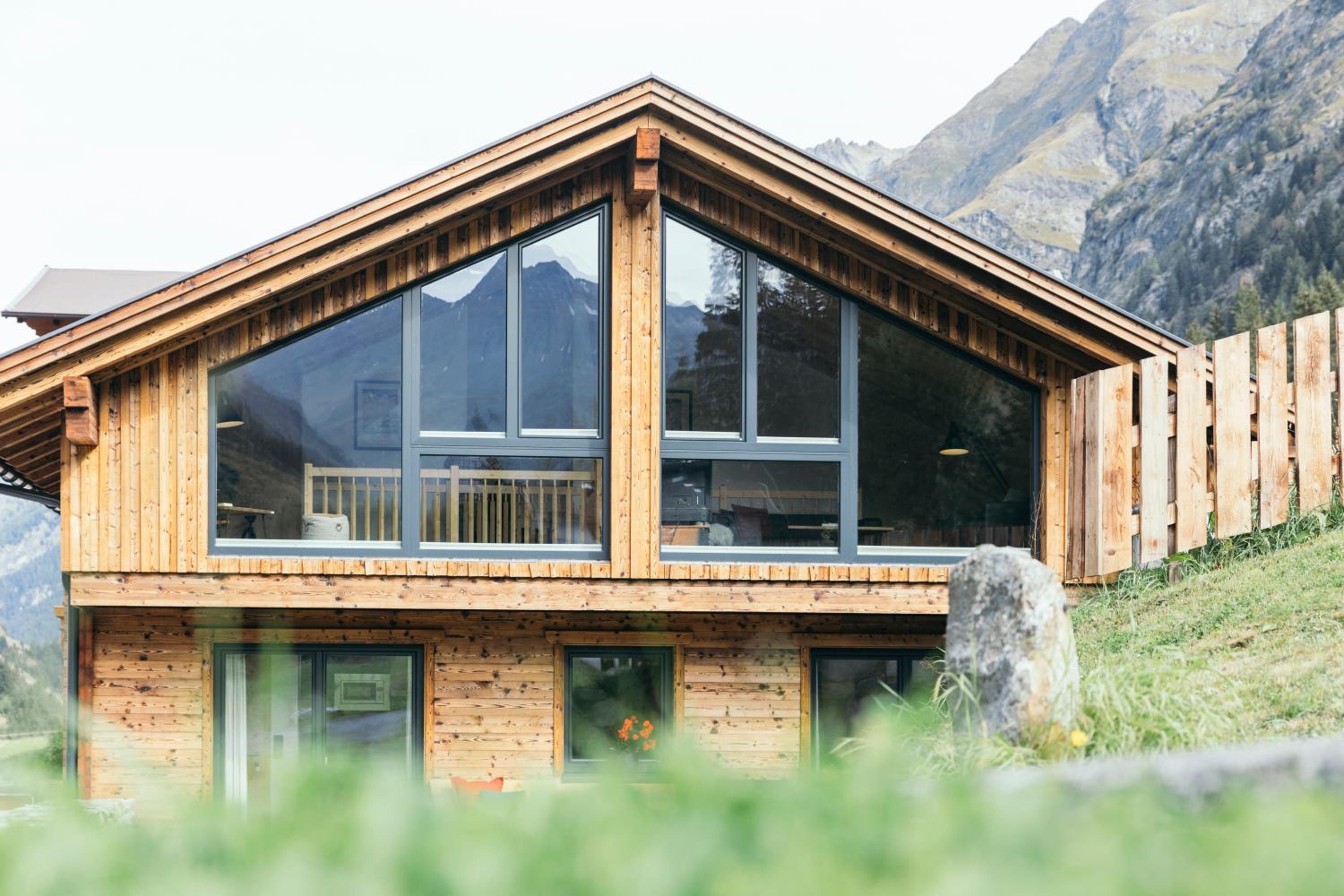 Ferienhaus Alpen Lodge und die Gams