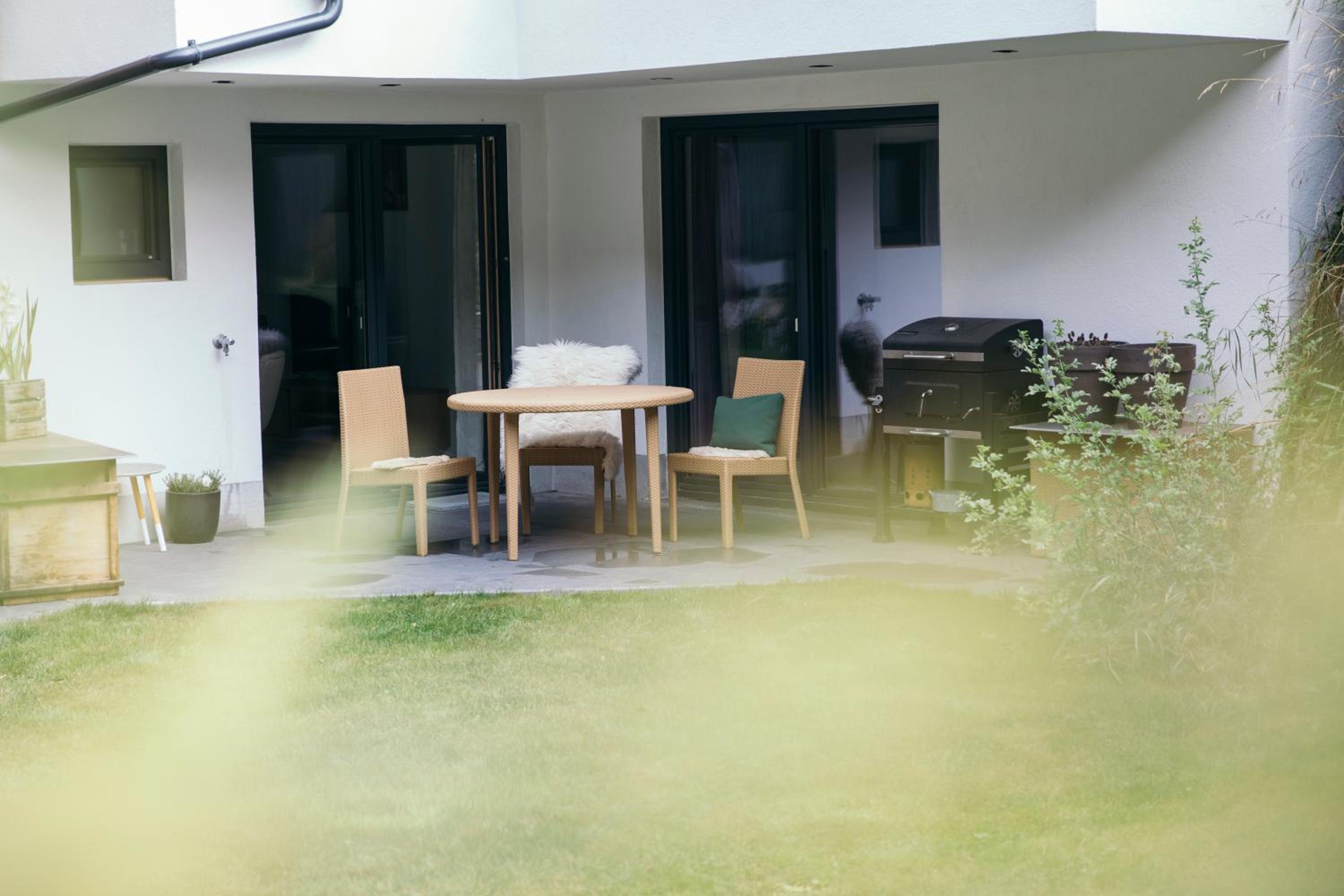 Ferienhaus Alpen Lodge und die Gams