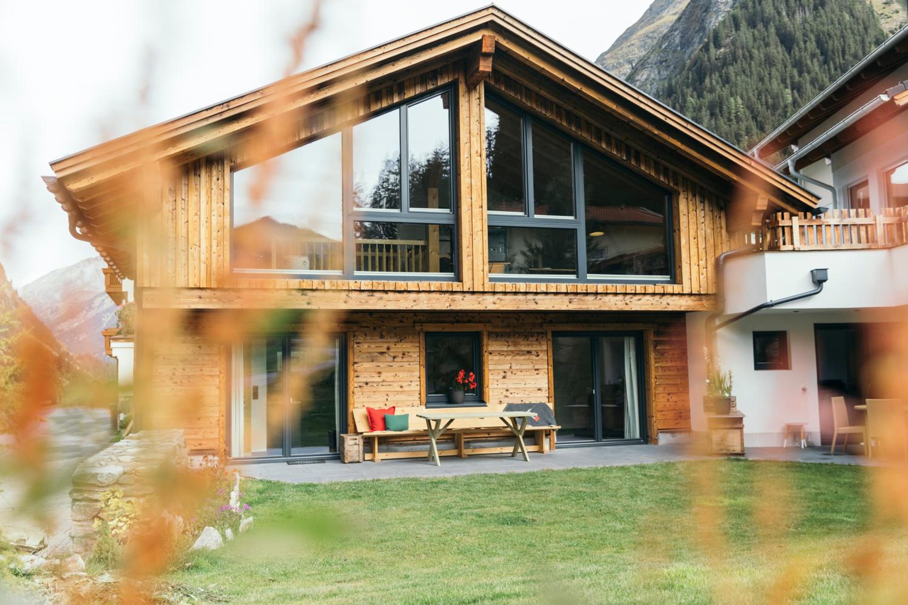Ferienhaus Alpen Lodge und die Gams