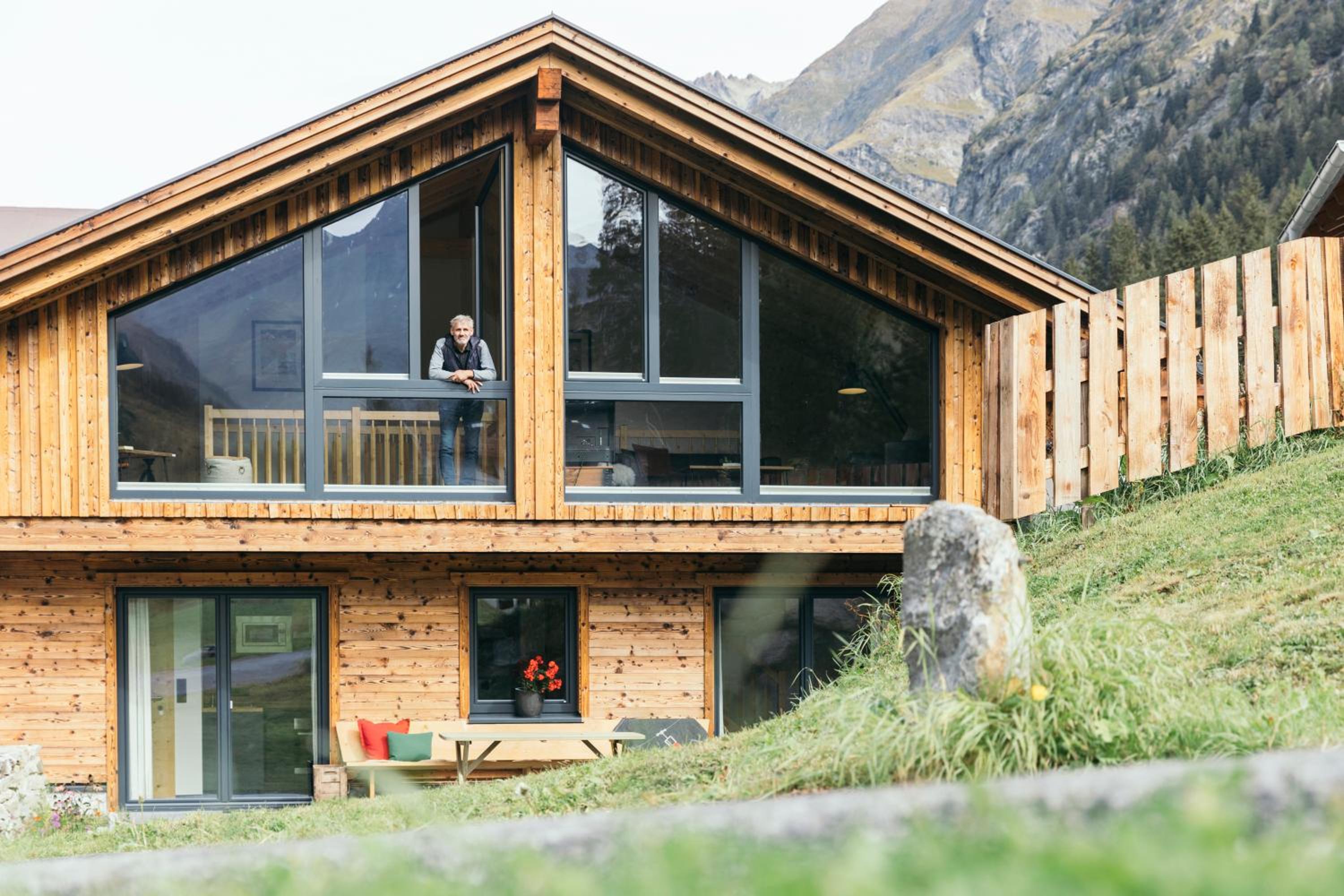 Ferienhaus Alpen Lodge und die Gams