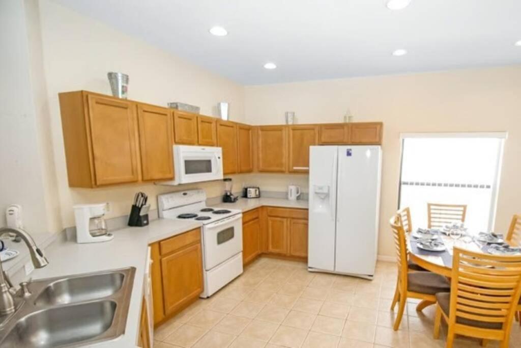Serene 4-Bedroom Lakeview Retreat with South-Facing Pool & Sun-Drenched Outdoor Living