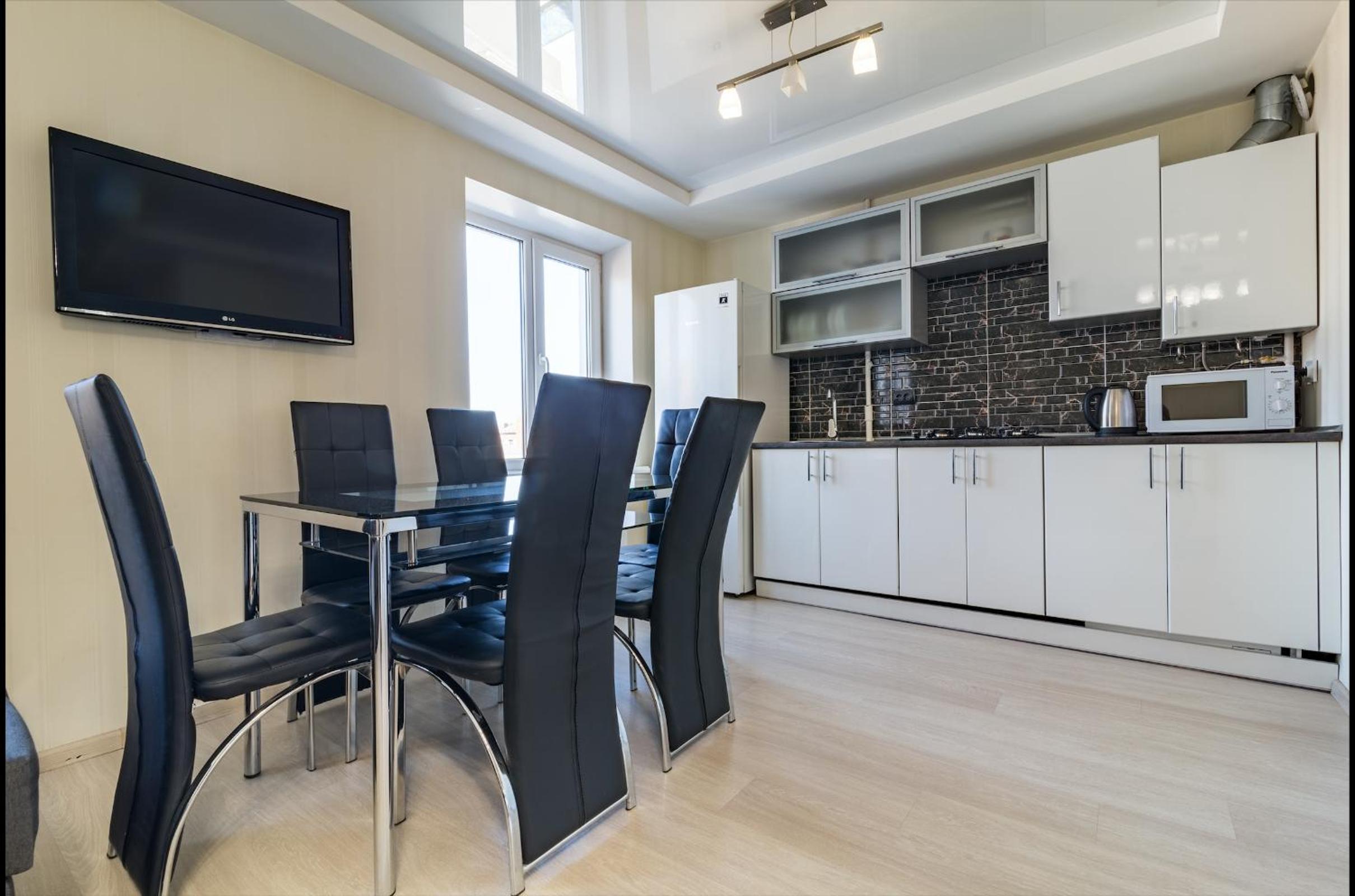 Luxury 2-bedroom Most City Area, center view 5