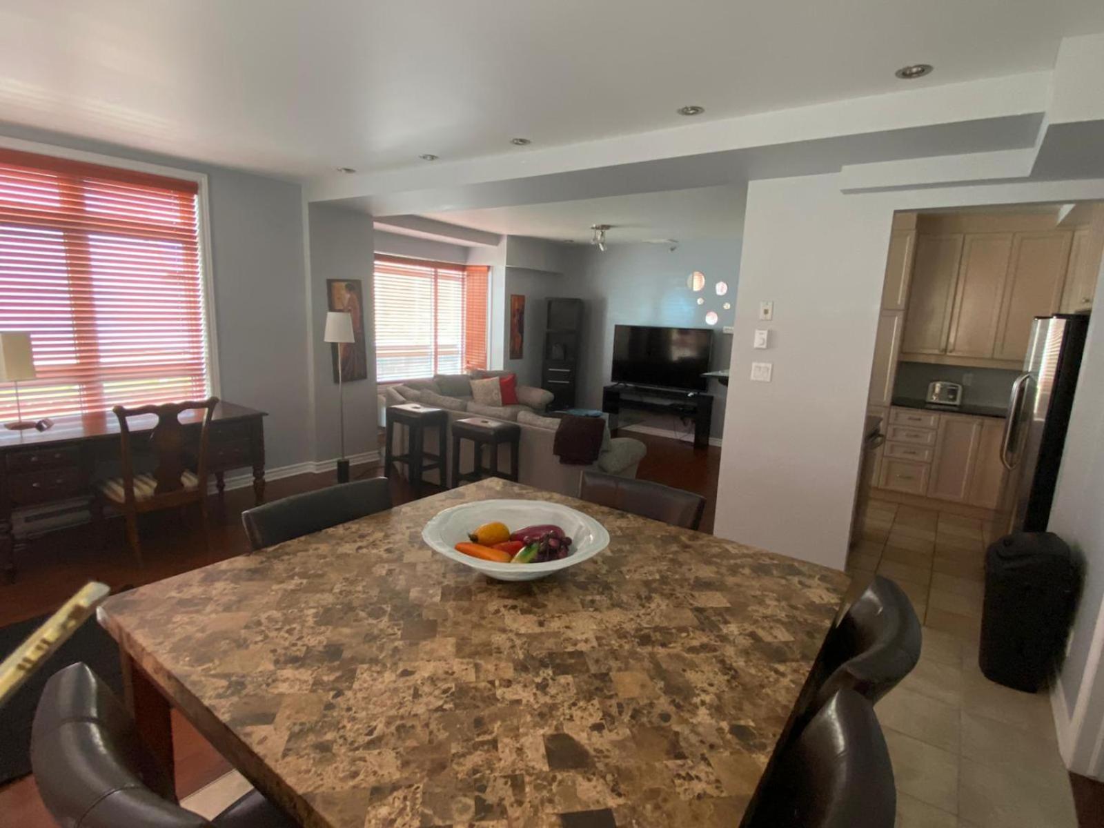 ApartHotelMontreal by Les Terrasses Saint Urbain 2225I2