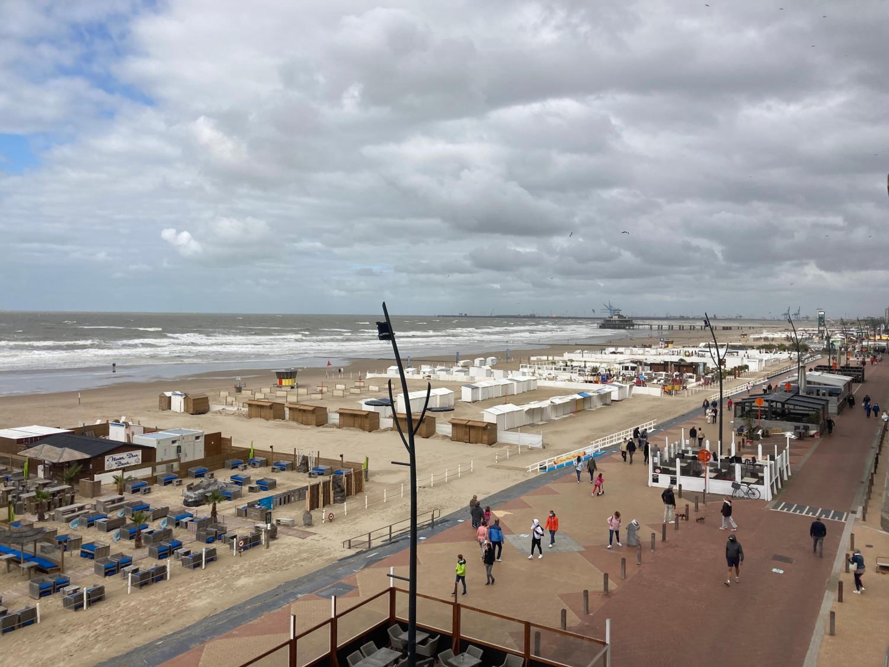 Appartment Blankenberge with front sea view