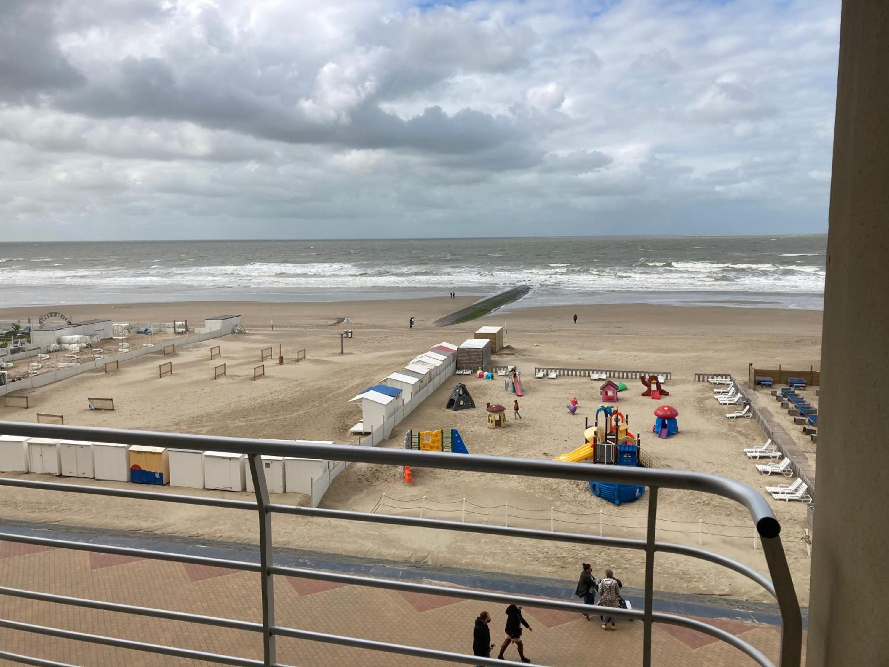 Appartment Blankenberge with front sea view