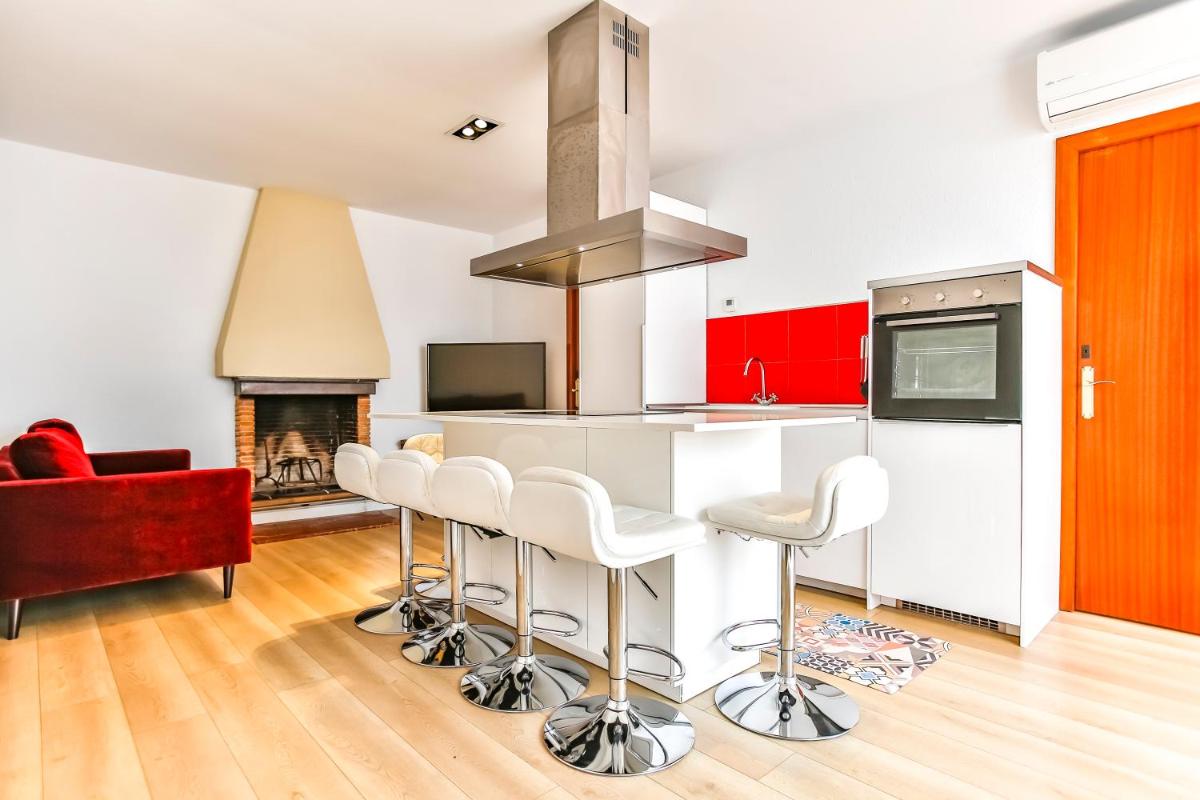Luxury town house view 3