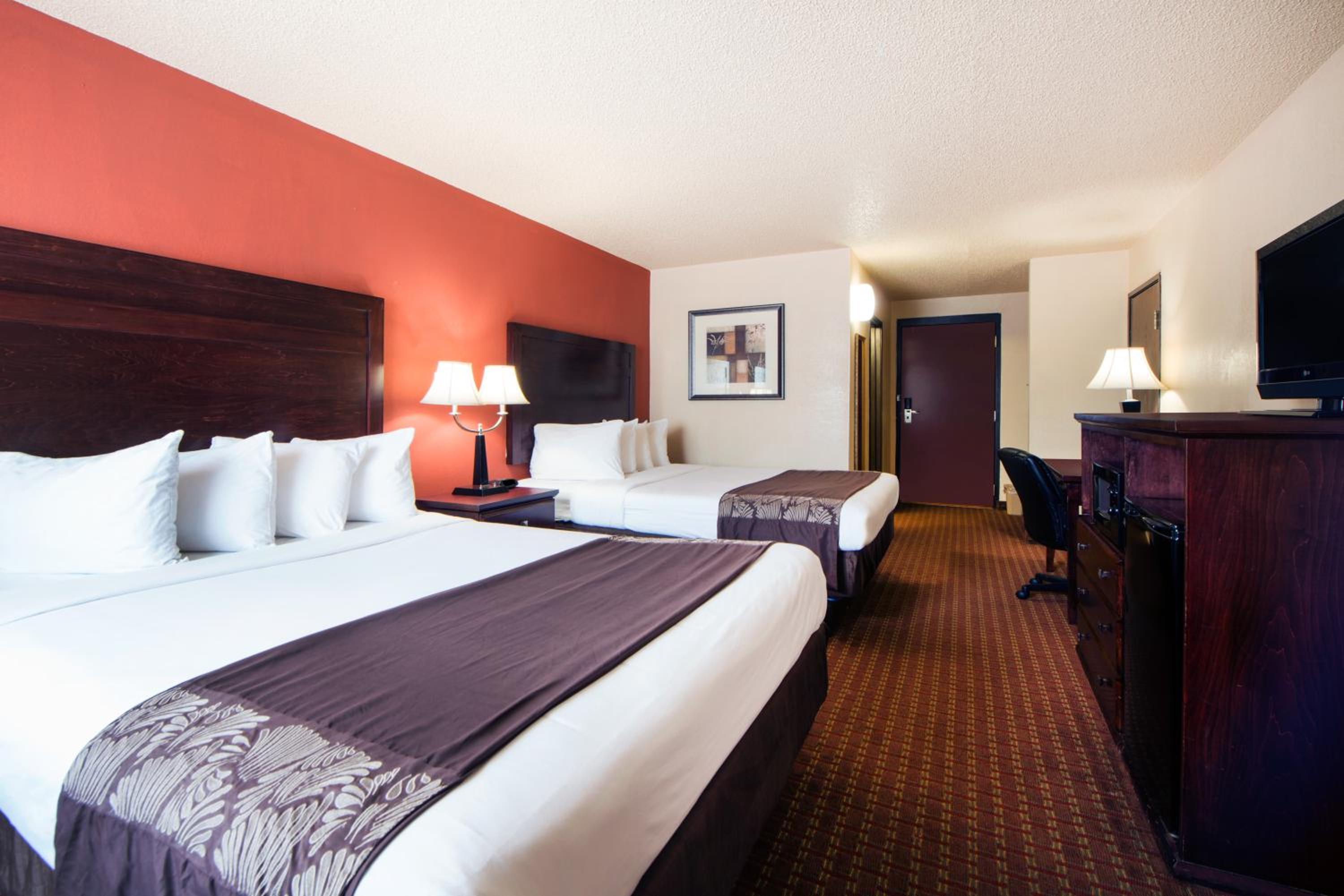 Enid Vacations - Travelodge by Wyndham Enid - Property Image 2