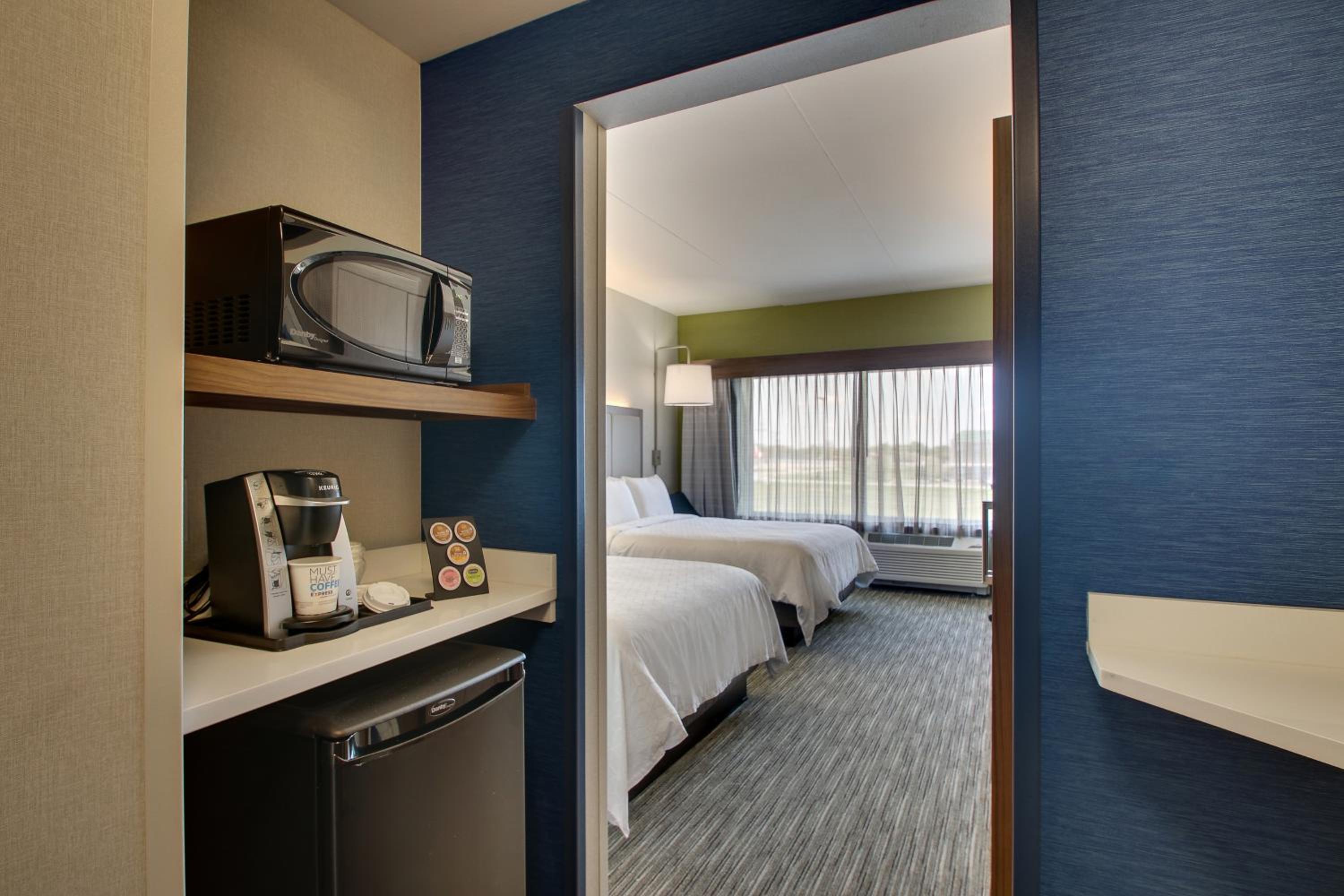 Findlay Vacations - Holiday Inn Express  Suites Findlay North, an IHG Hotel - Property Image 4
