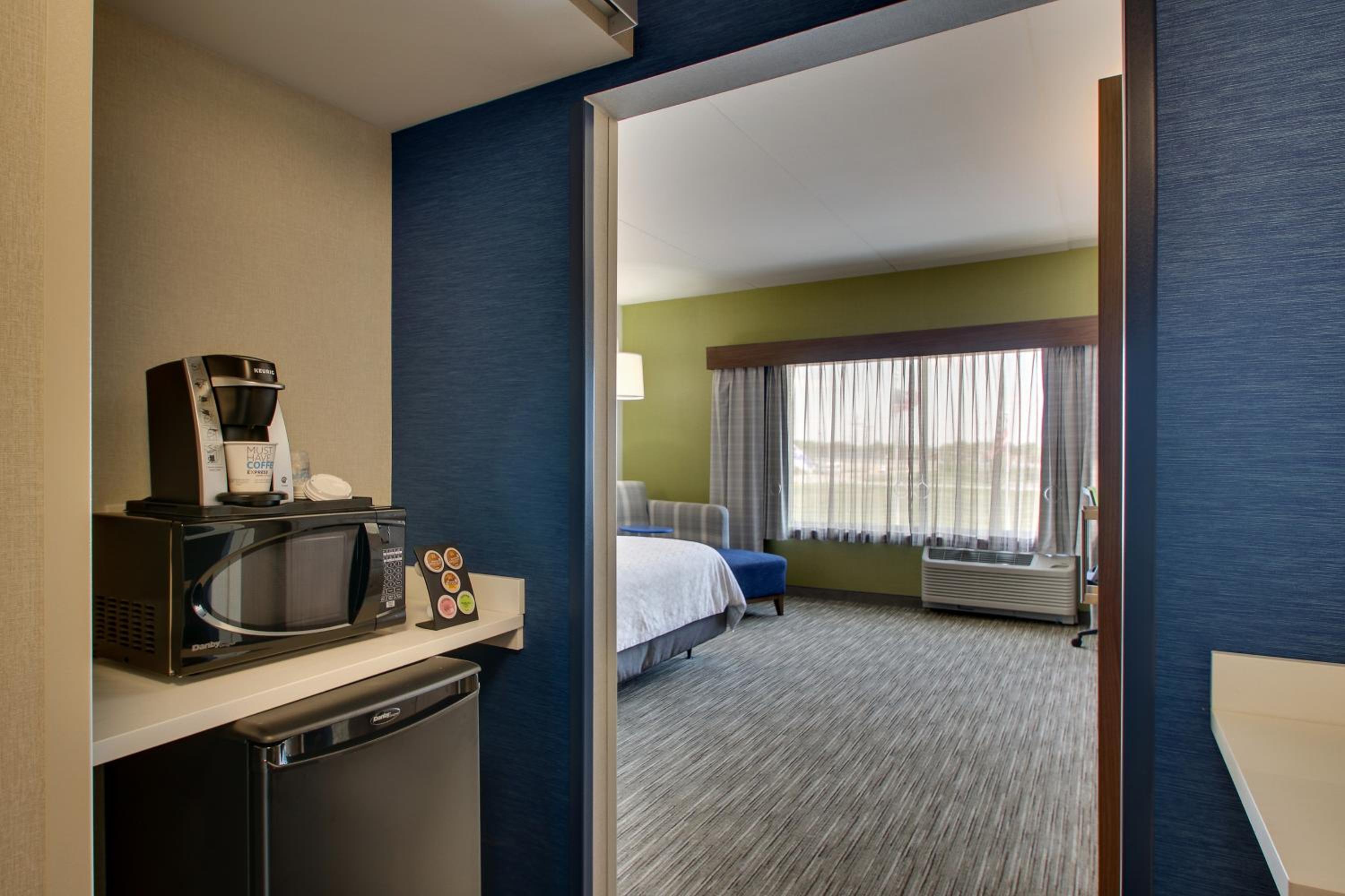 Findlay Vacations - Holiday Inn Express  Suites Findlay North, an IHG Hotel - Property Image 2