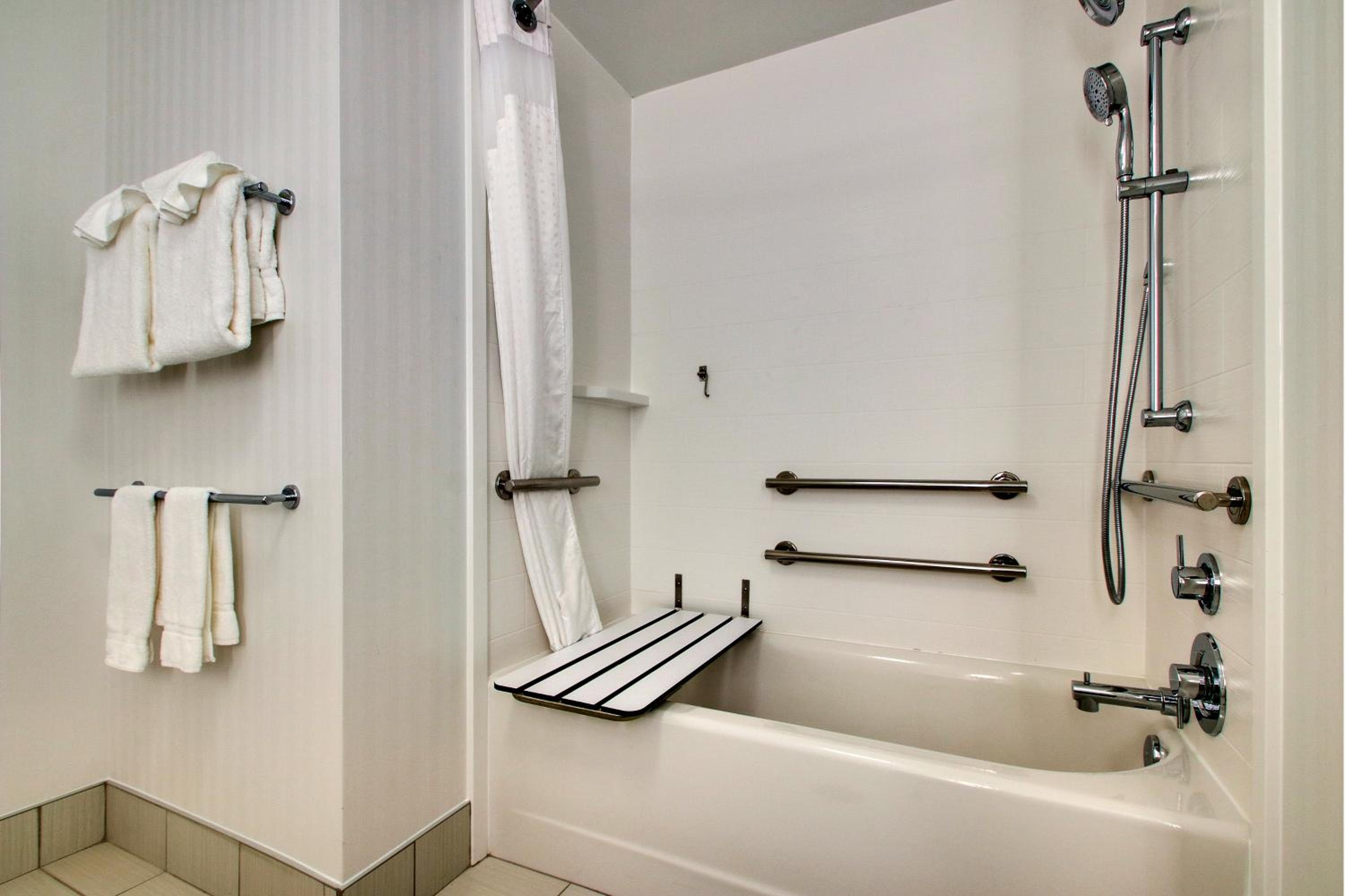 Findlay Vacations - Holiday Inn Express  Suites Findlay North, an IHG Hotel - Property Image 5