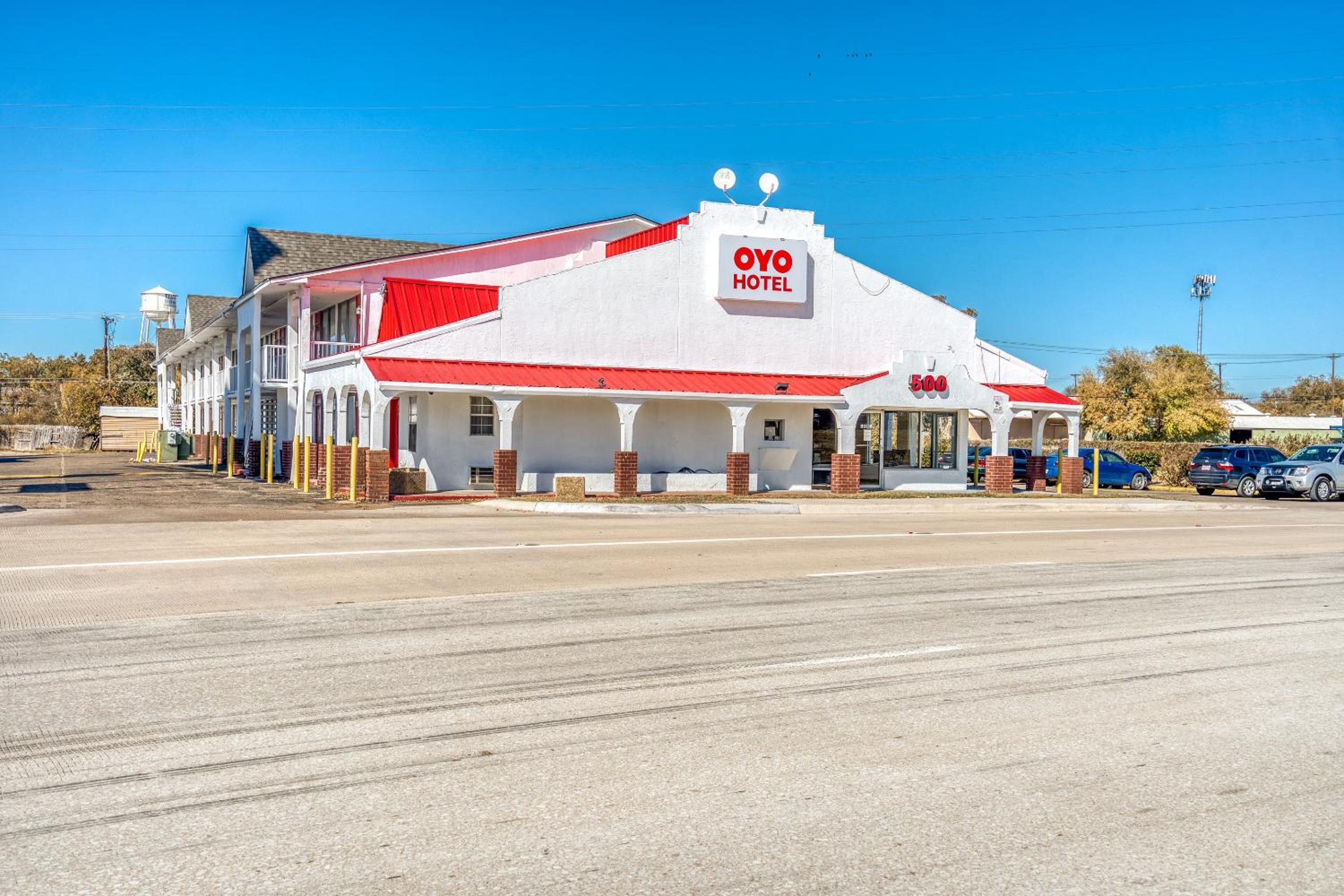 Waco Vacations - OYO Hotel Waco University Area I-35 - Property Image 3