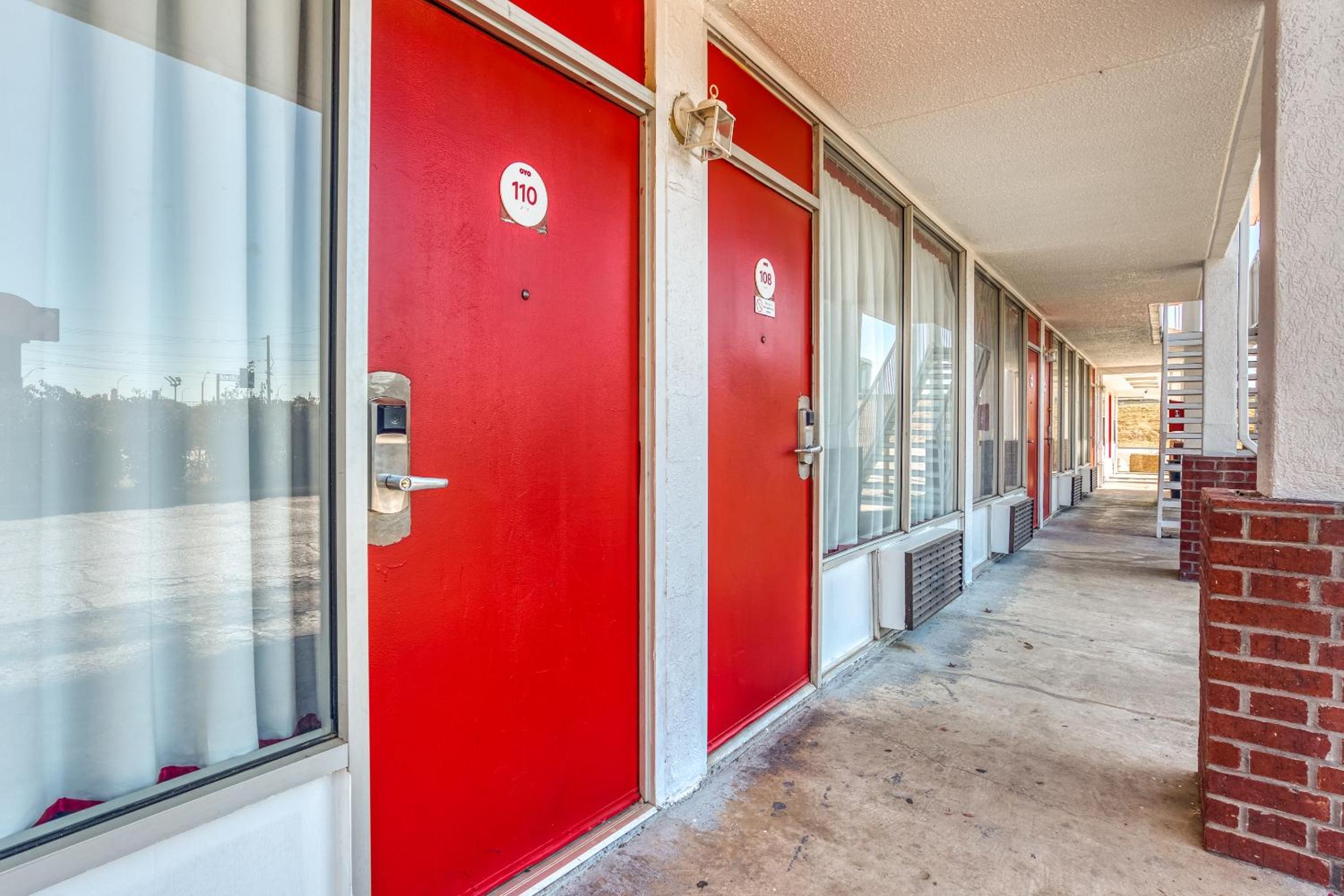 Waco Vacations - OYO Hotel Waco University Area I-35 - Property Image 12