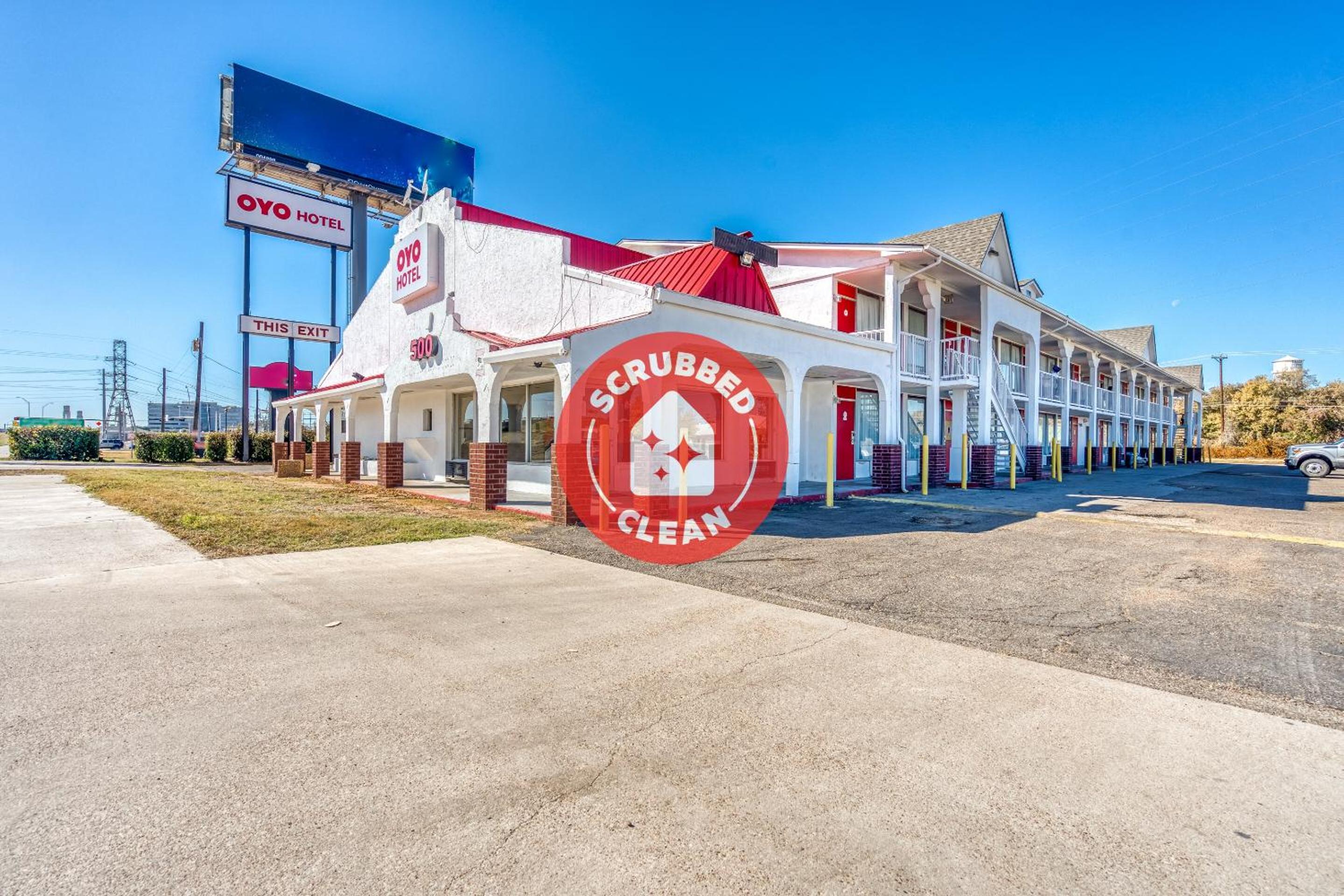 Waco Vacations - OYO Hotel Waco University Area I-35 - Property Image 14