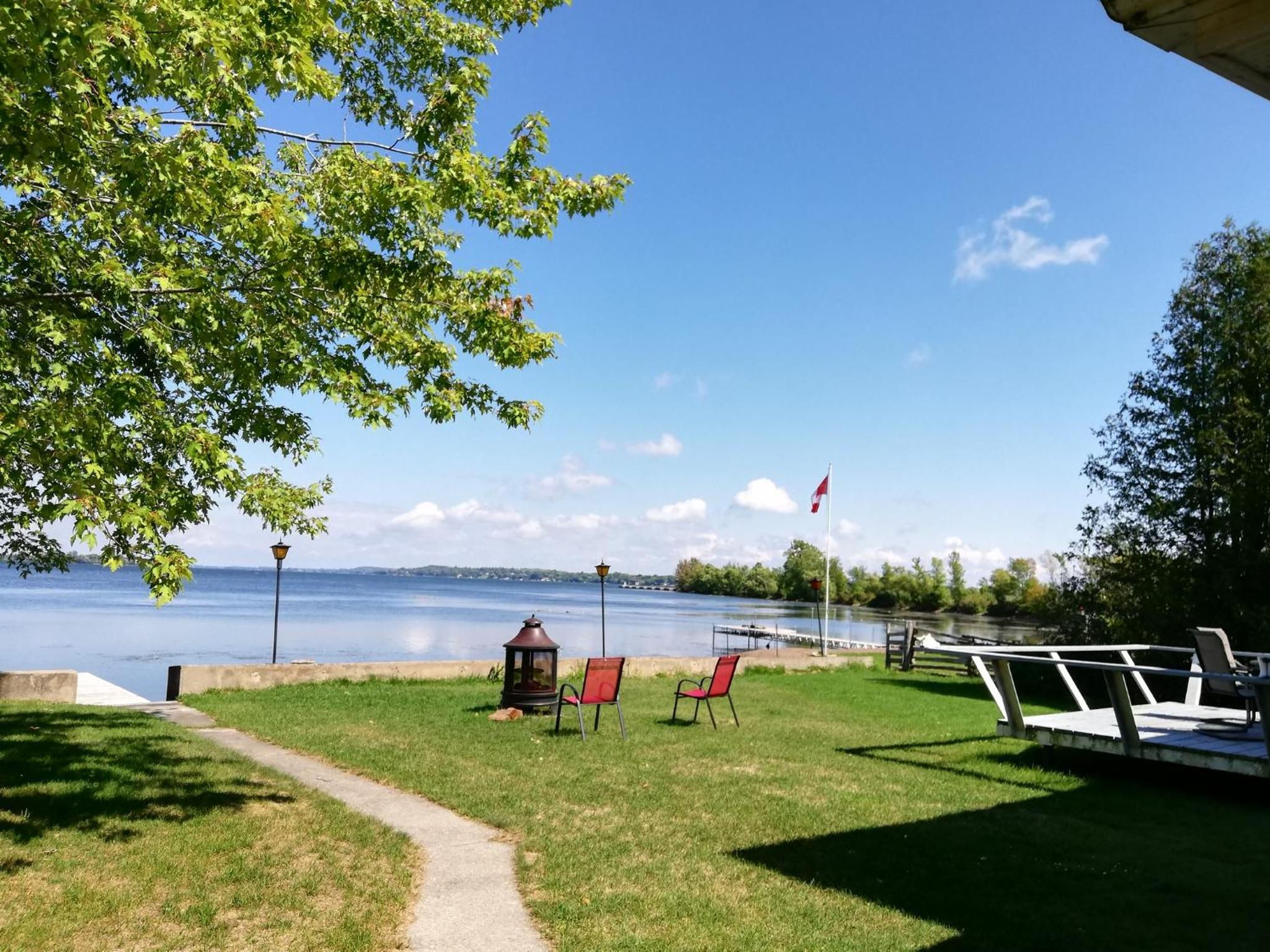 Entire waterfront cottage in carrying place