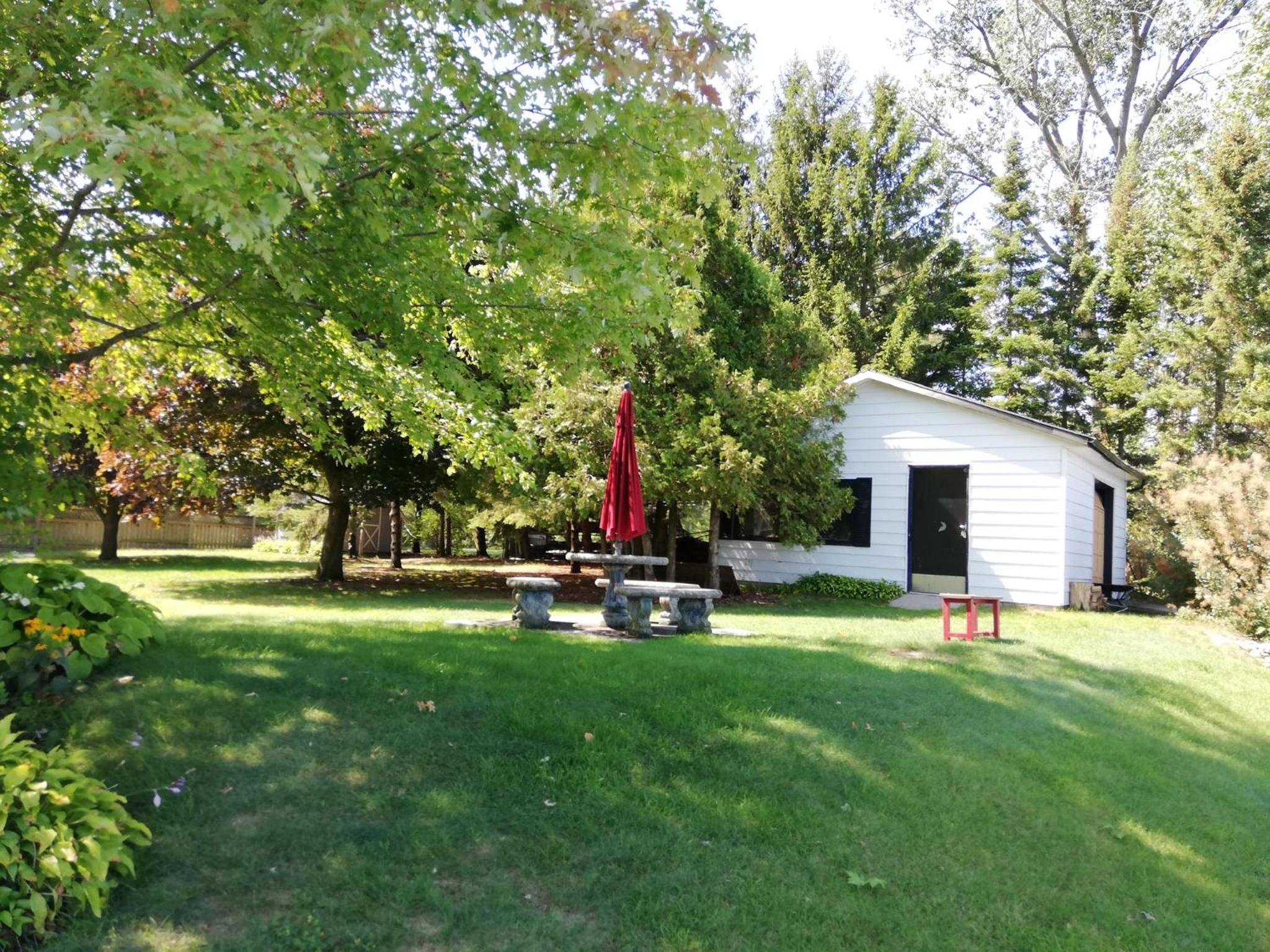 Entire waterfront cottage in carrying place