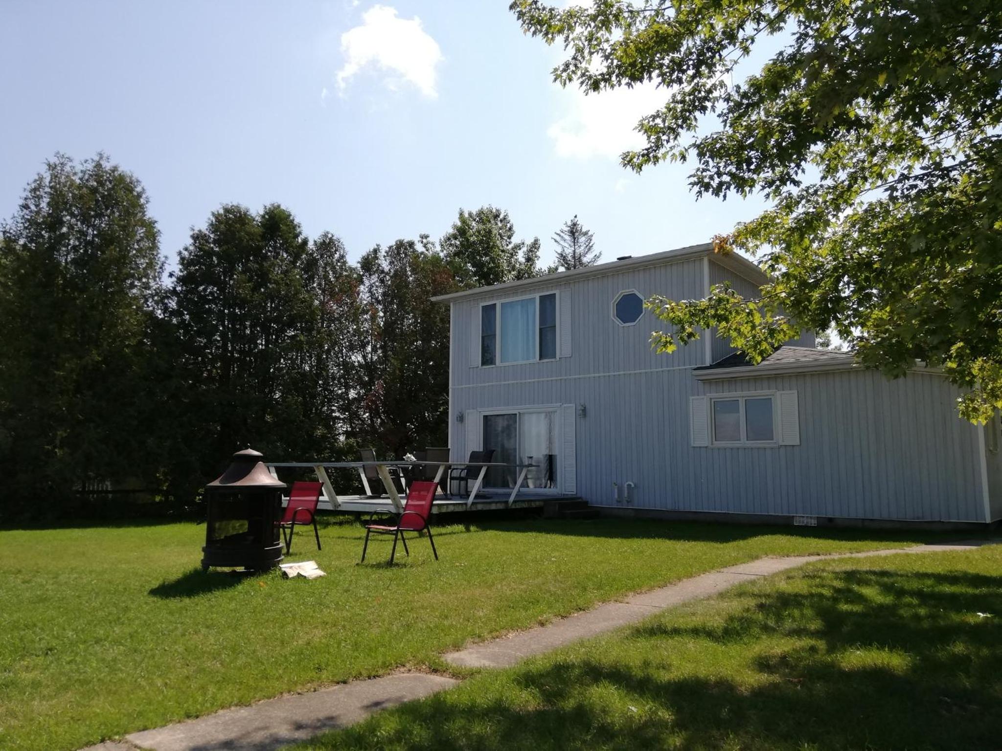 Entire waterfront cottage in carrying place