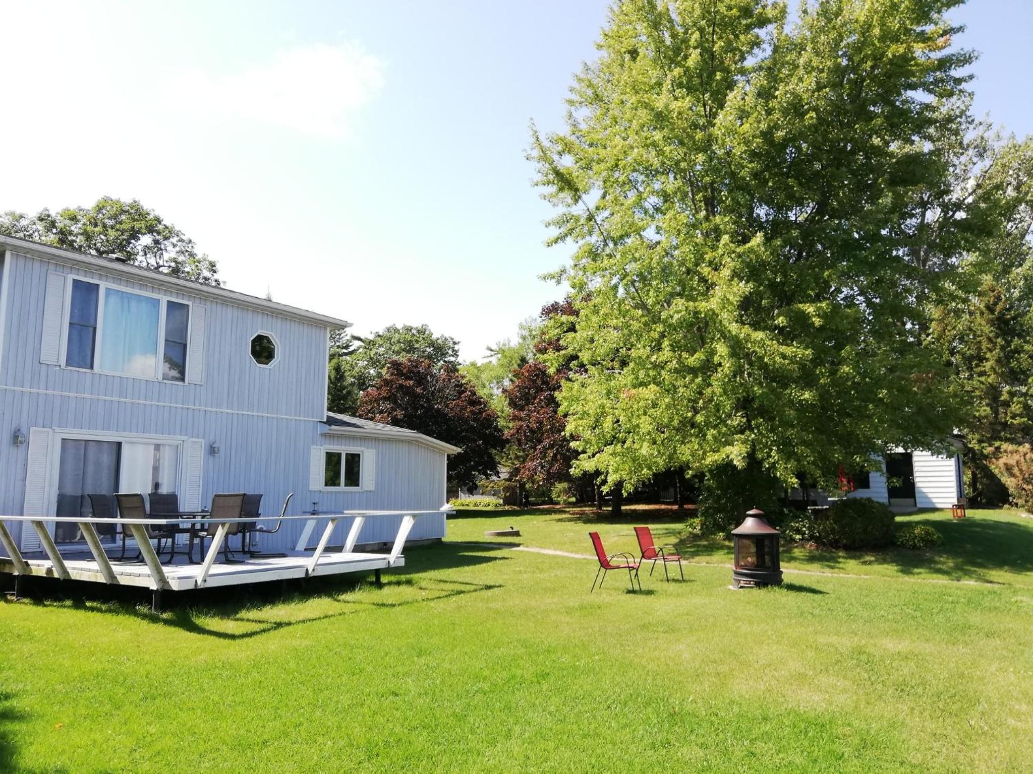 Entire waterfront cottage in carrying place