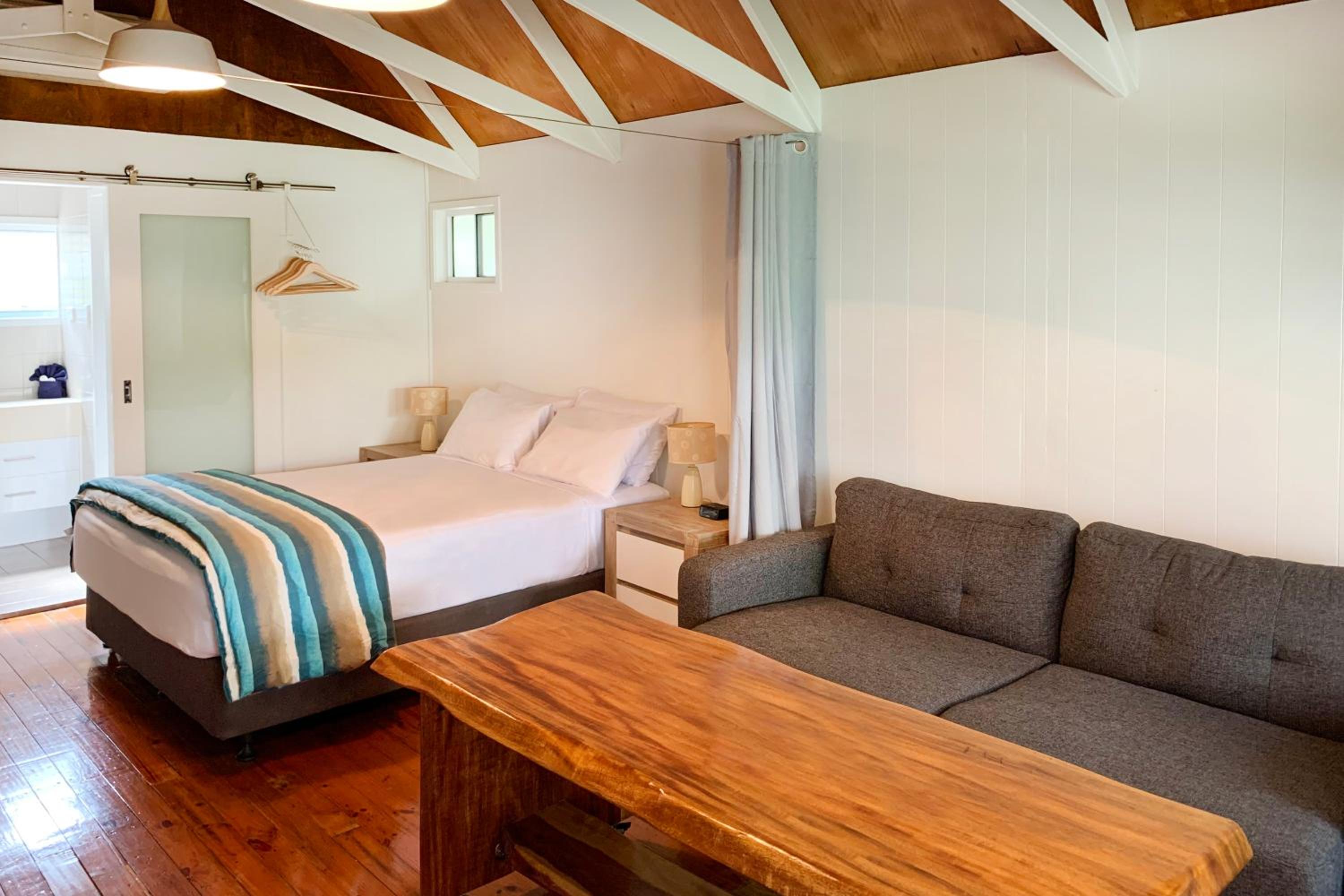 Airlie Beach Magnums - Adults Only