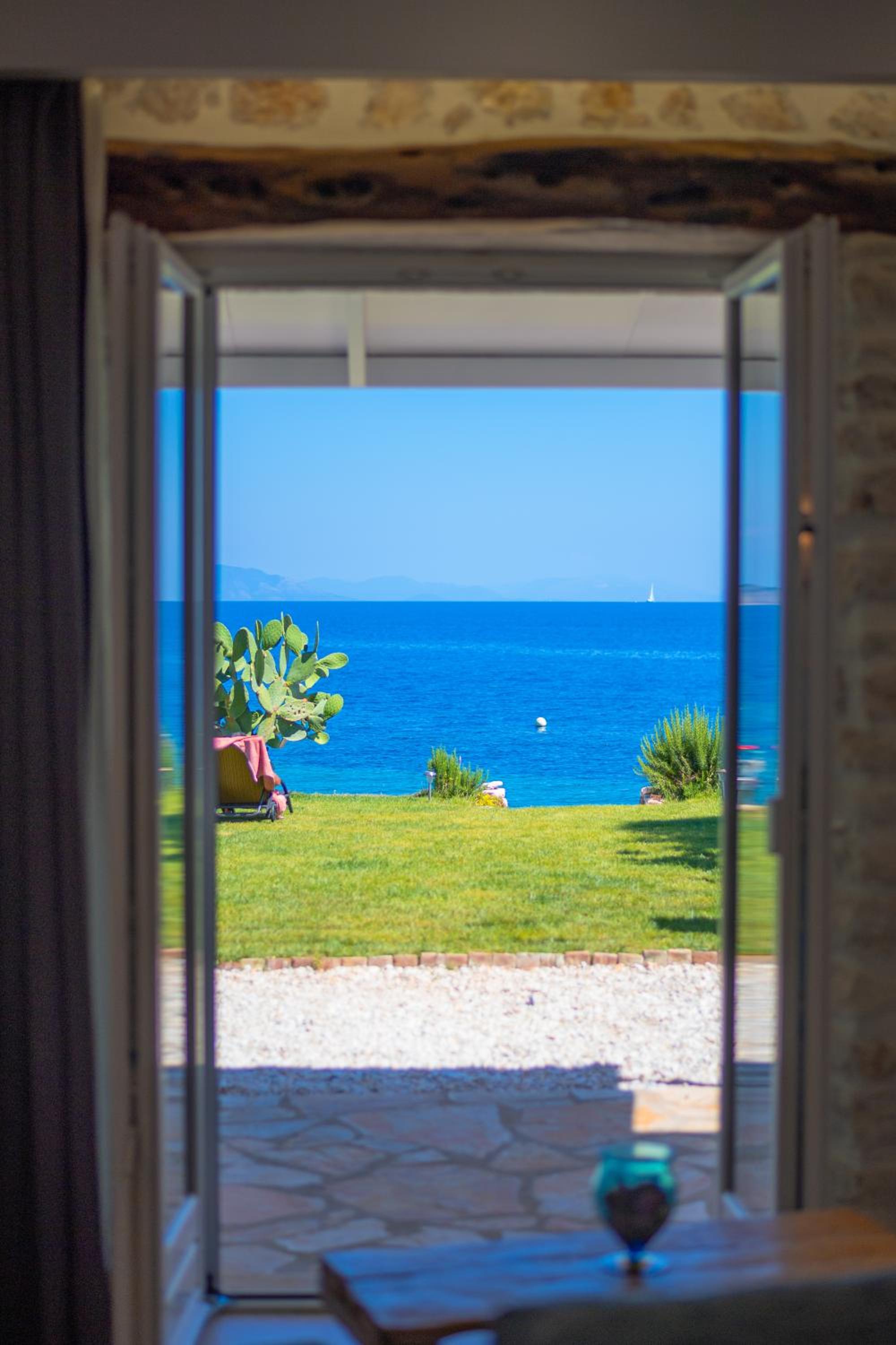 The Beach House Kaminaki view 4