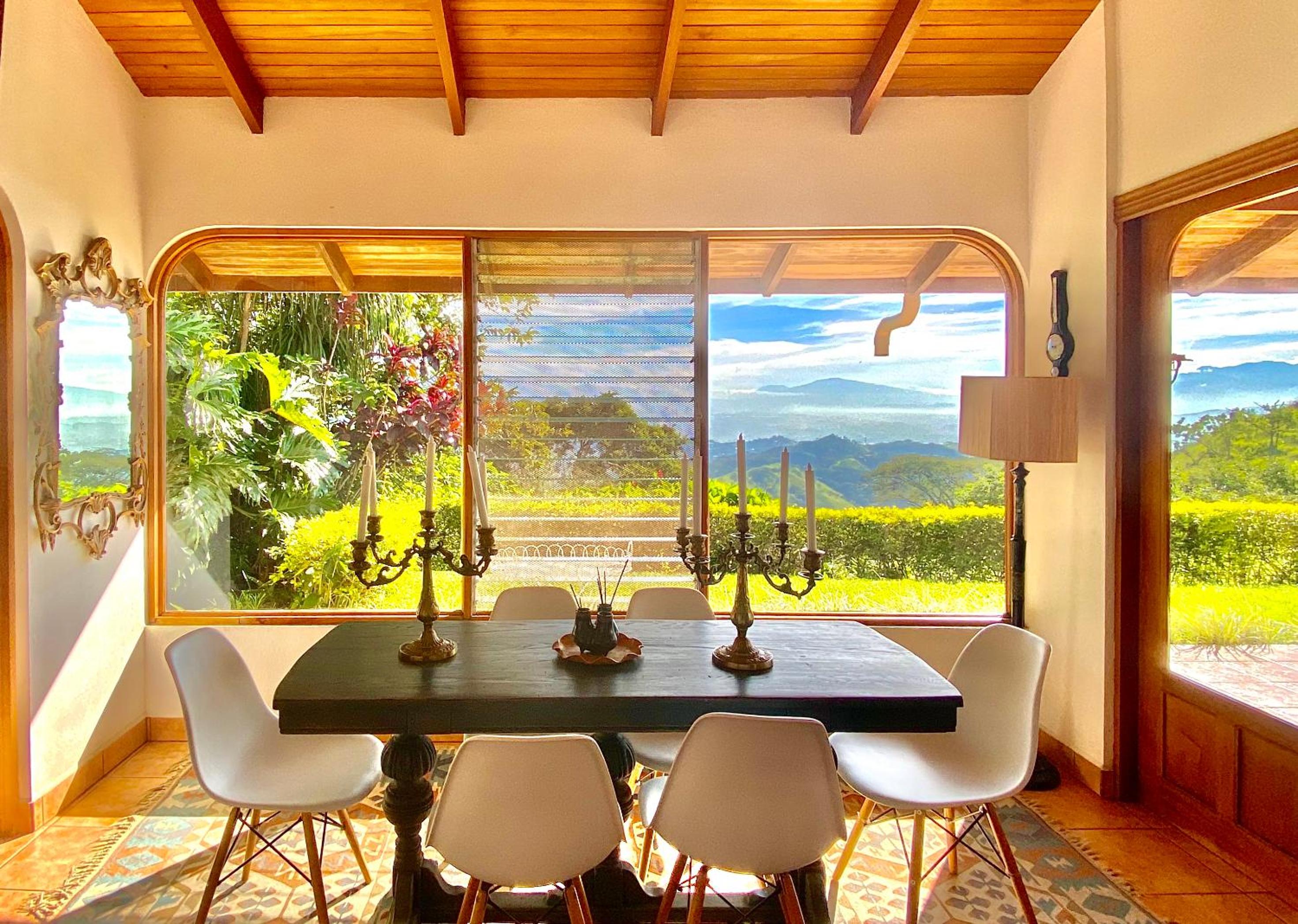 Magic Mountain Views Villa