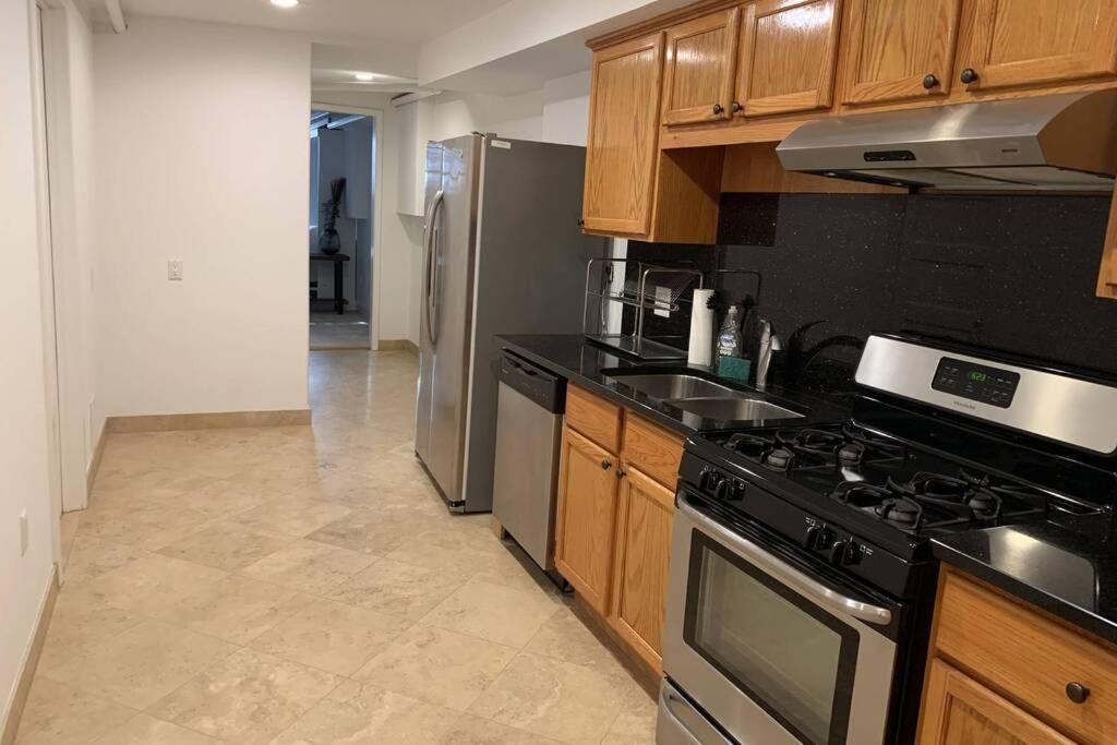Studio flat in the heart of Downtown Chicago view 2
