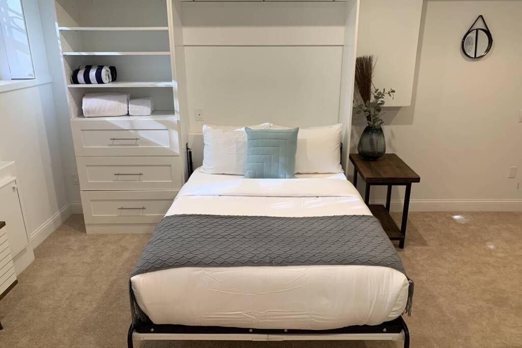 Studio flat in the heart of Downtown Chicago view 5
