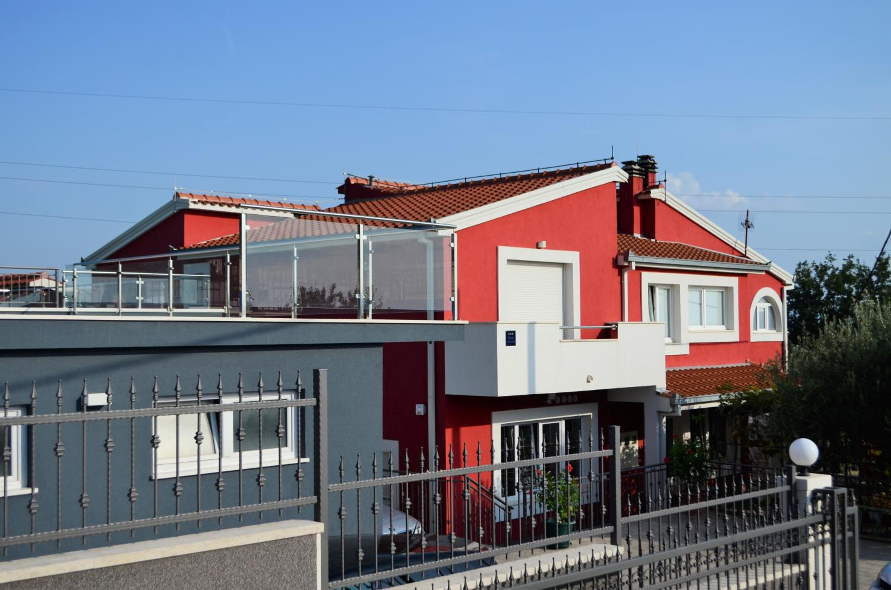 Photo 6