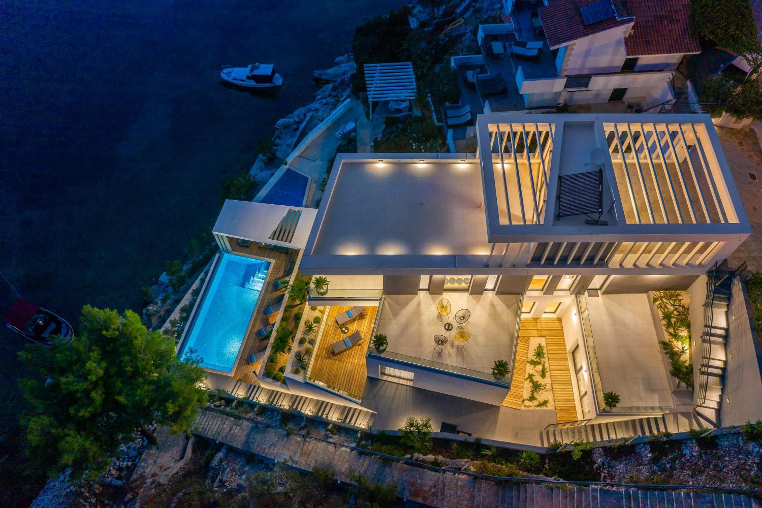 Beachfront Villa Extravaganza with Infinity Pool