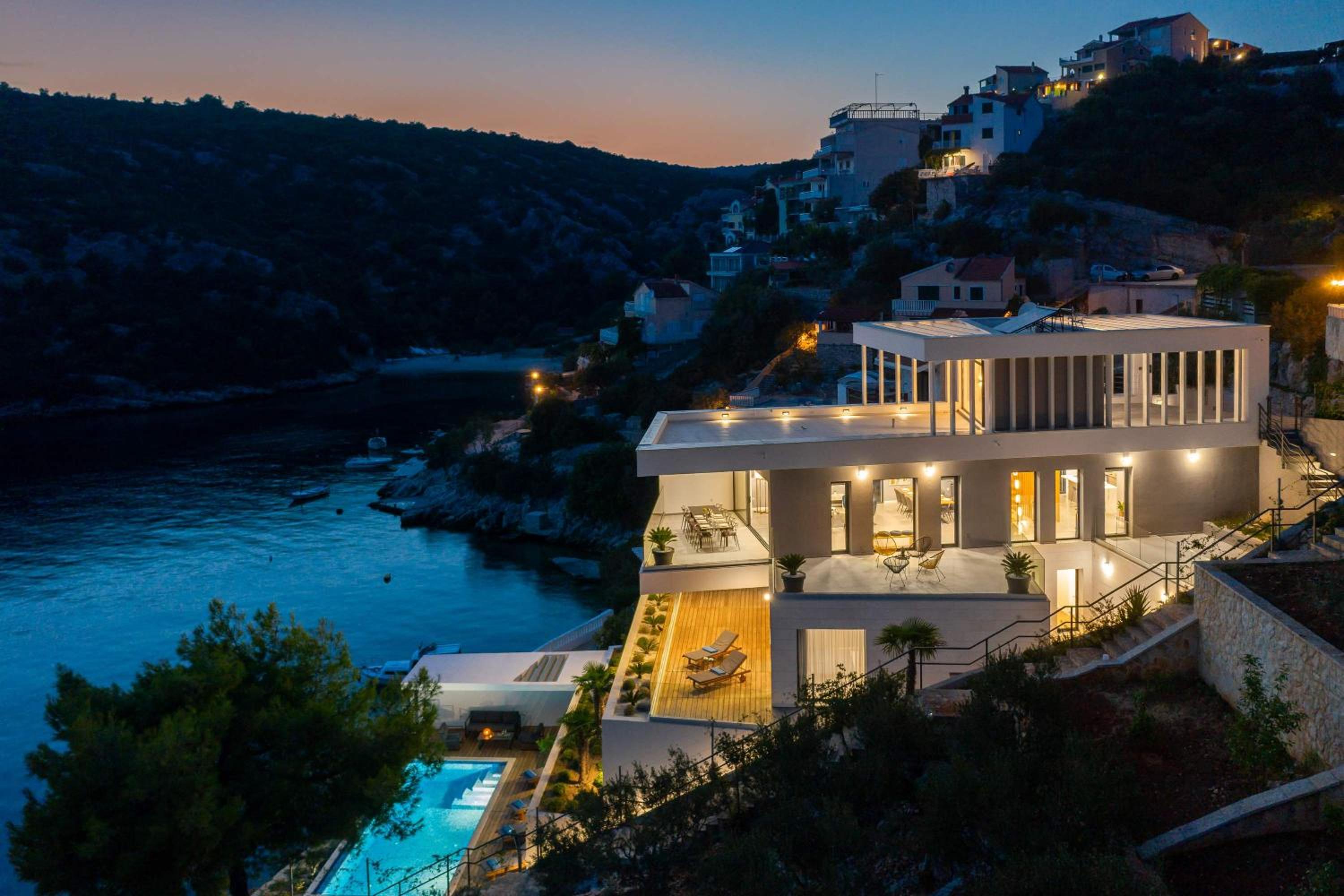 Beachfront Villa Extravaganza with Infinity Pool