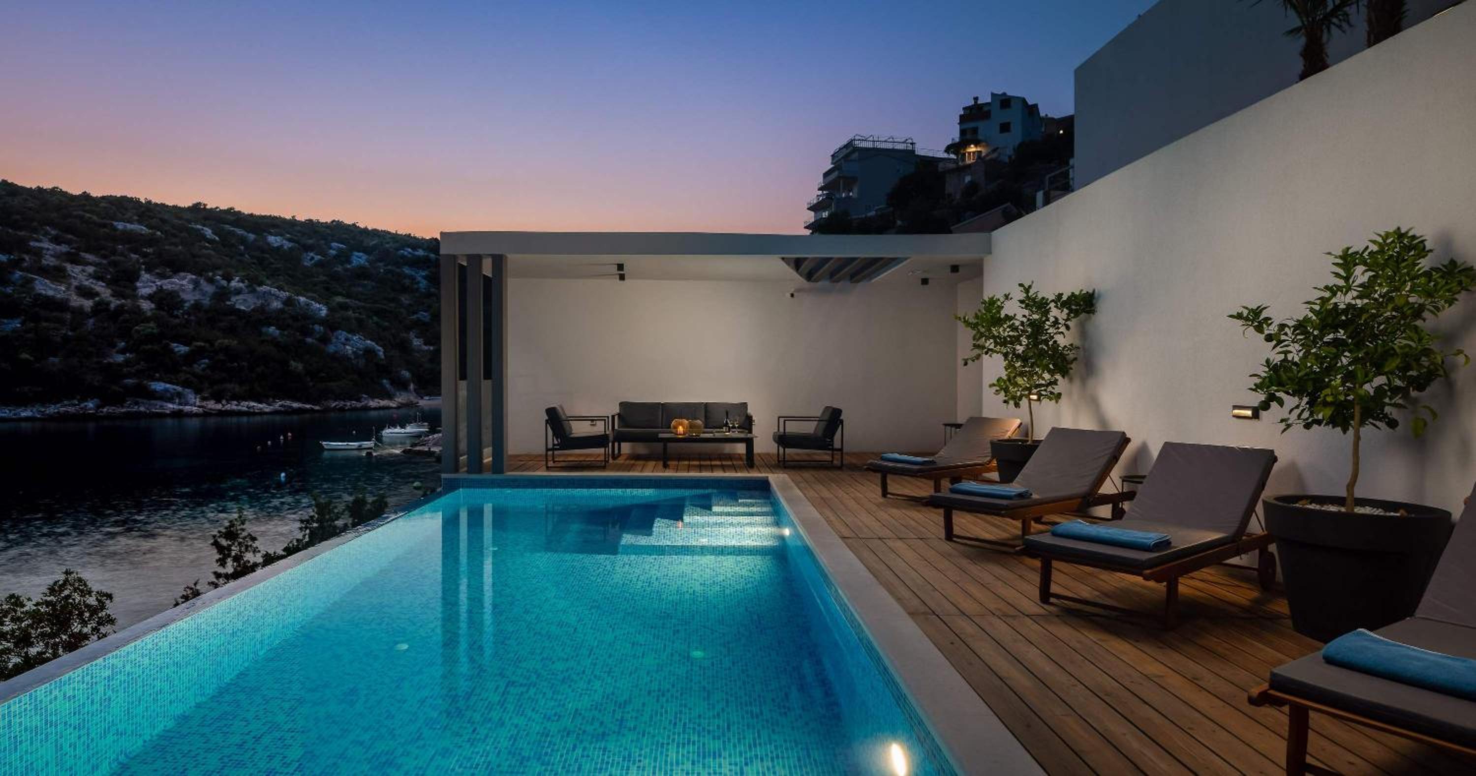 Beachfront Villa Extravaganza with Infinity Pool