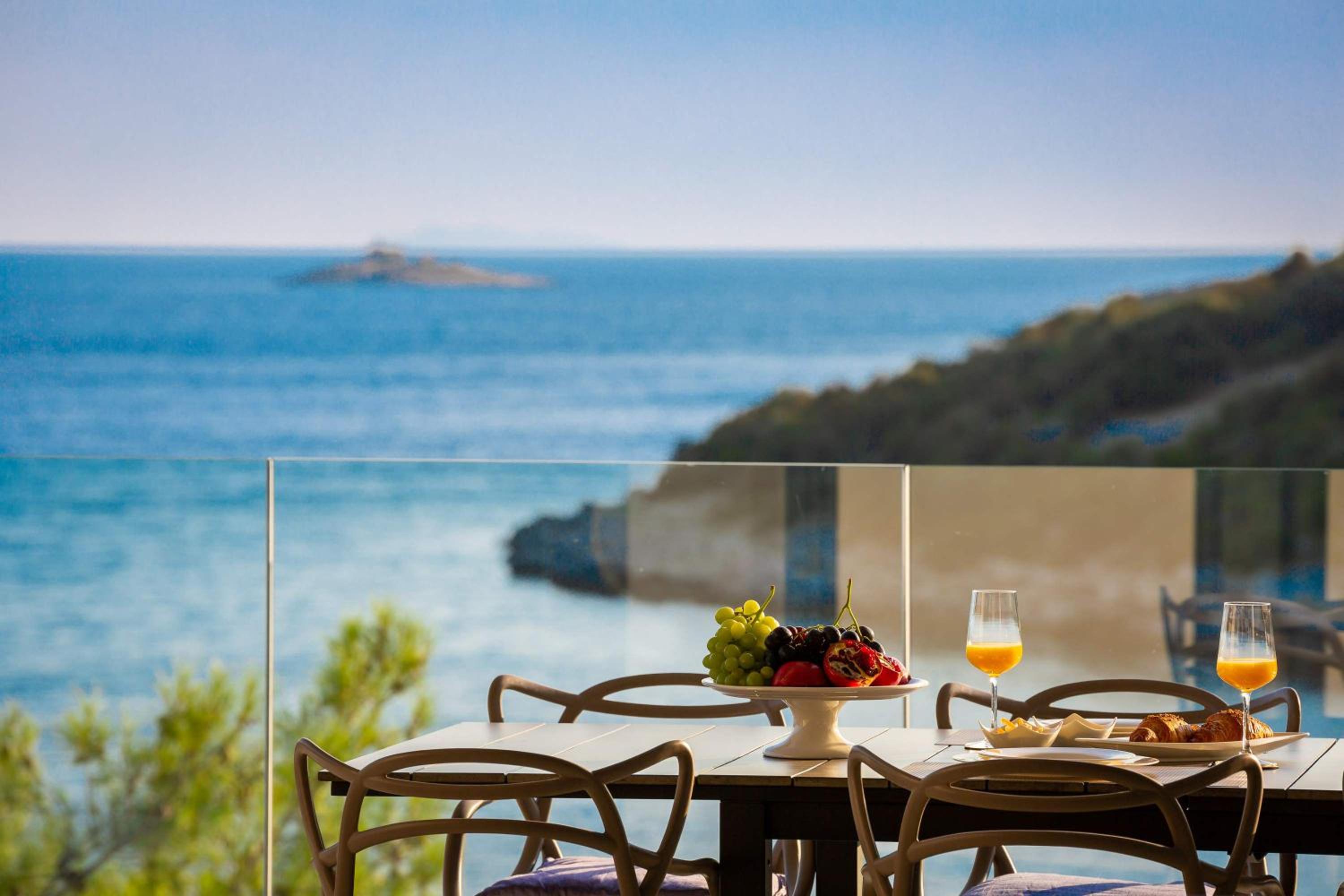 Beachfront Villa Extravaganza with Infinity Pool