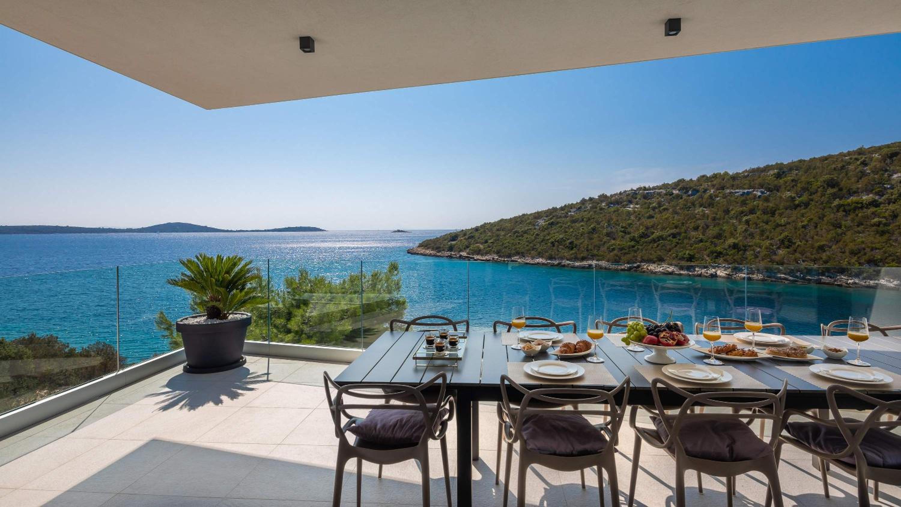 Beachfront Villa Extravaganza with Infinity Pool