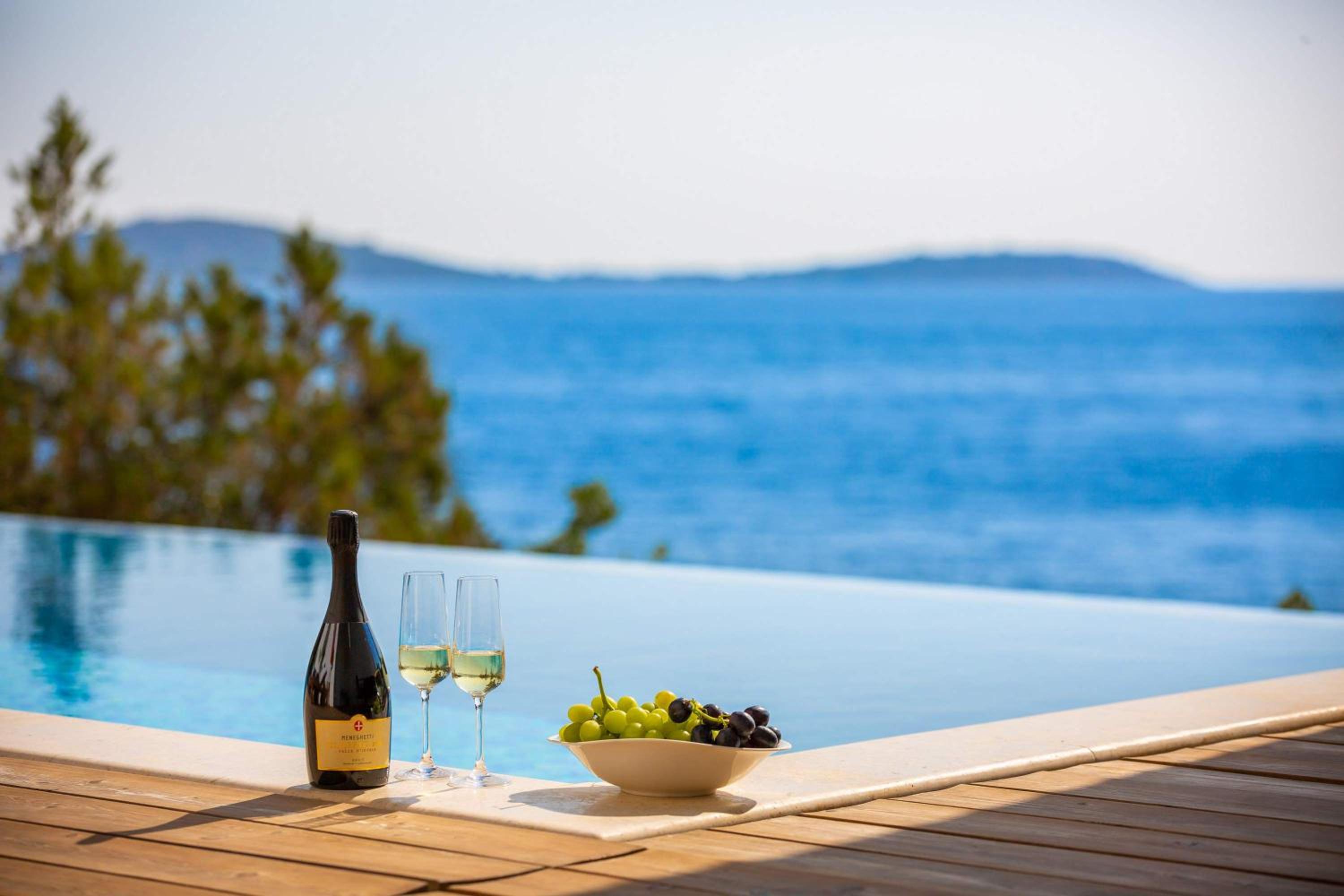 Beachfront Villa Extravaganza with Infinity Pool