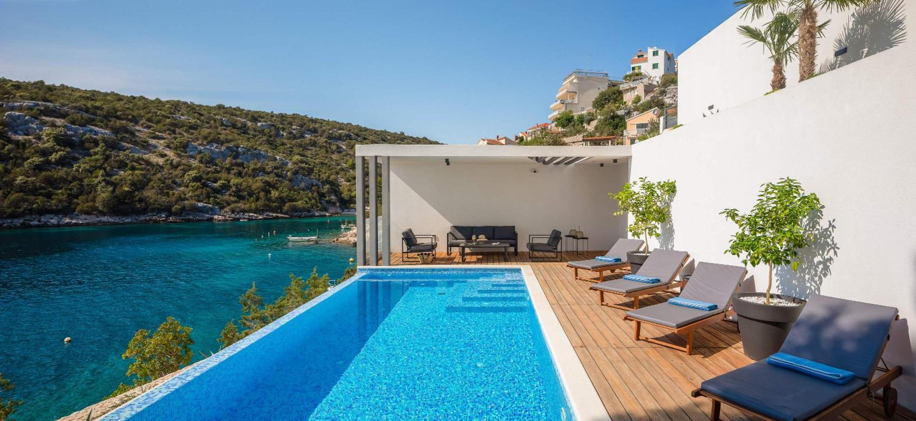 Beachfront Villa Extravaganza with Infinity Pool