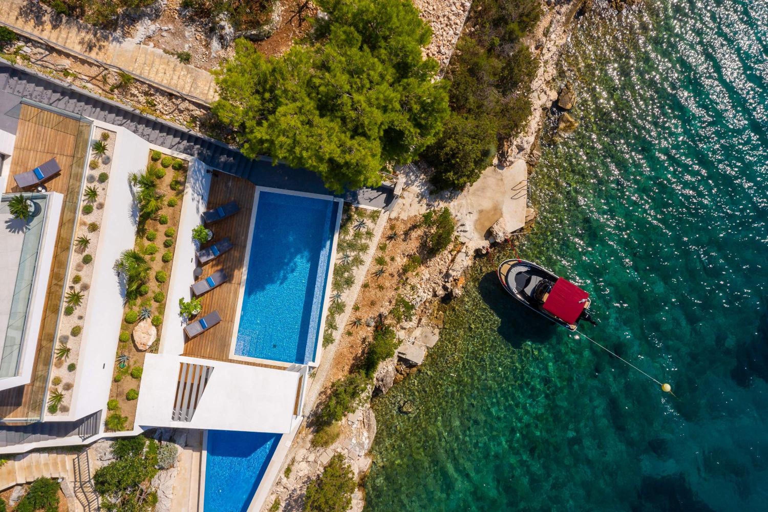 Beachfront Villa Extravaganza with Infinity Pool