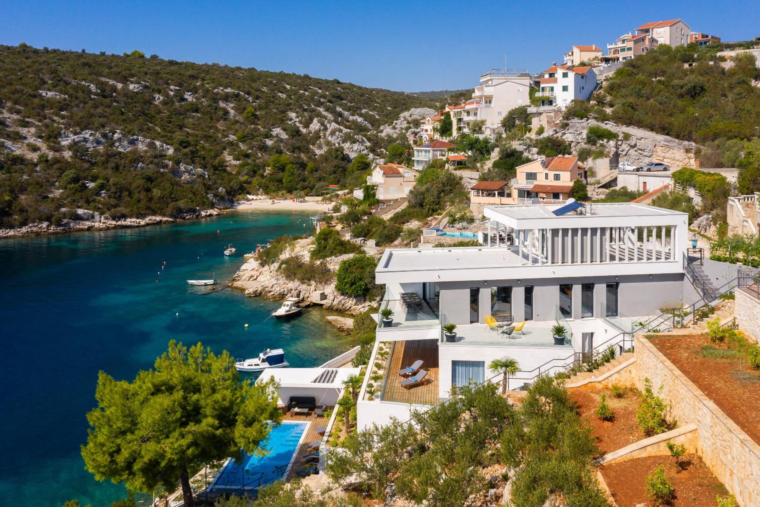 Beachfront Villa Extravaganza with Infinity Pool