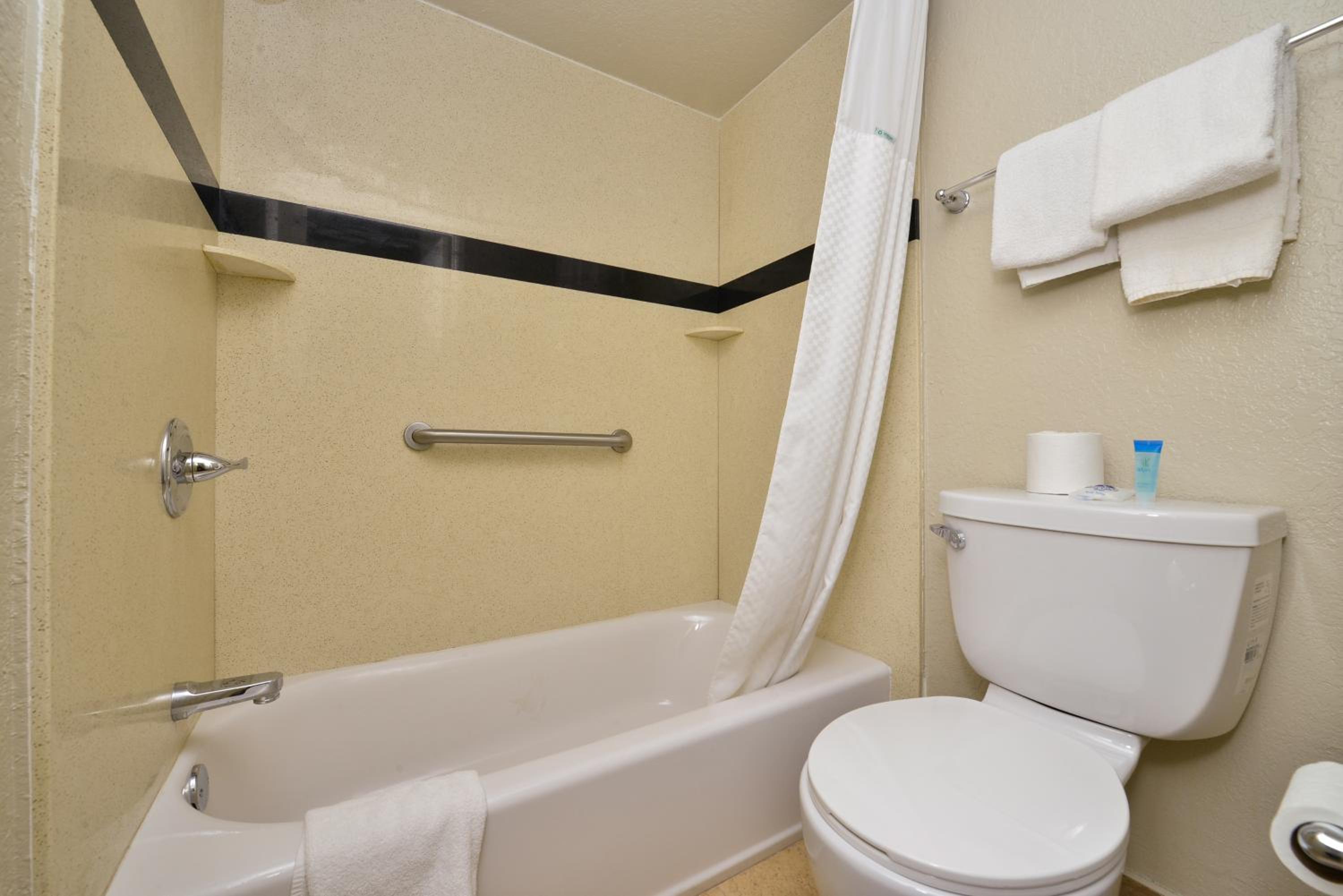 Vallejo Vacations - SureStay Hotel by Best Western Vallejo Napa Valley - Property Image 4