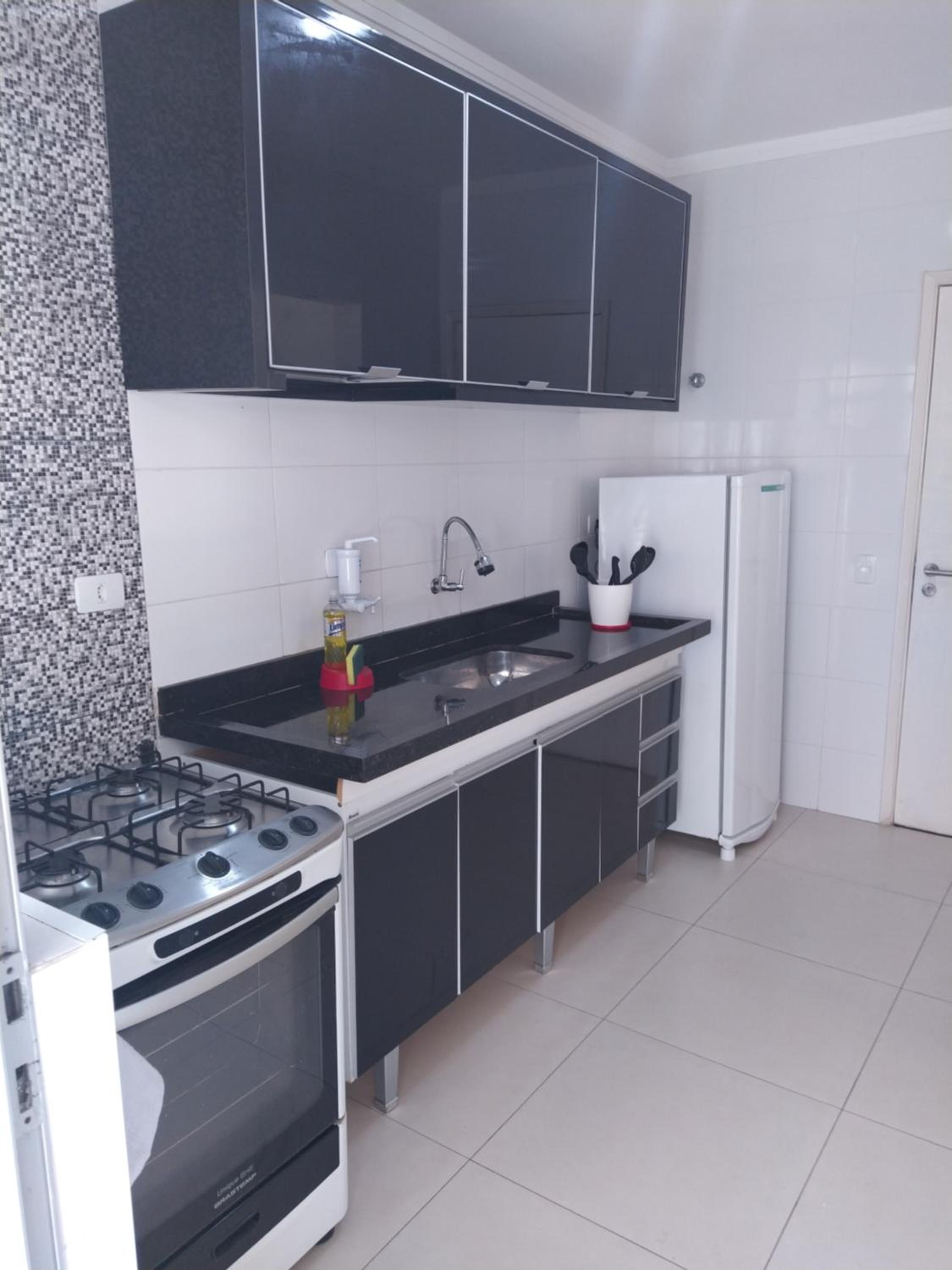 APARTAMENTO SIMPÁTICO en Guarujá — kitchen