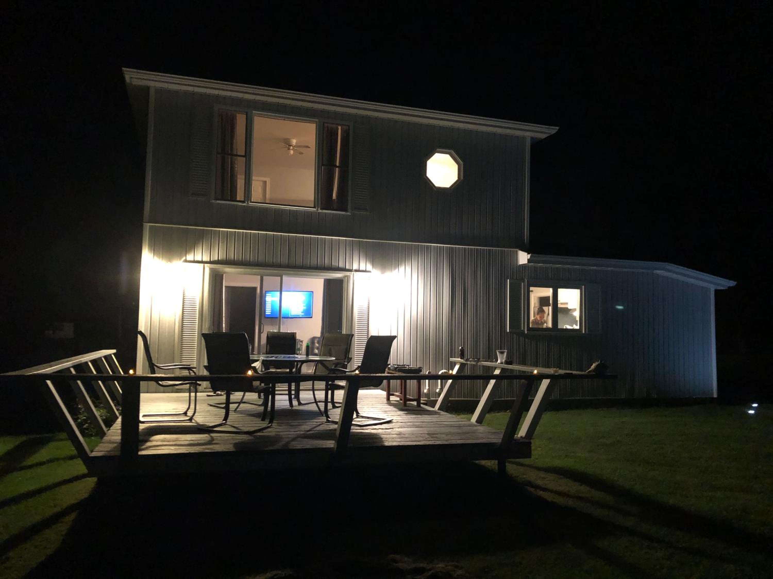 Entire waterfront cottage in carrying place