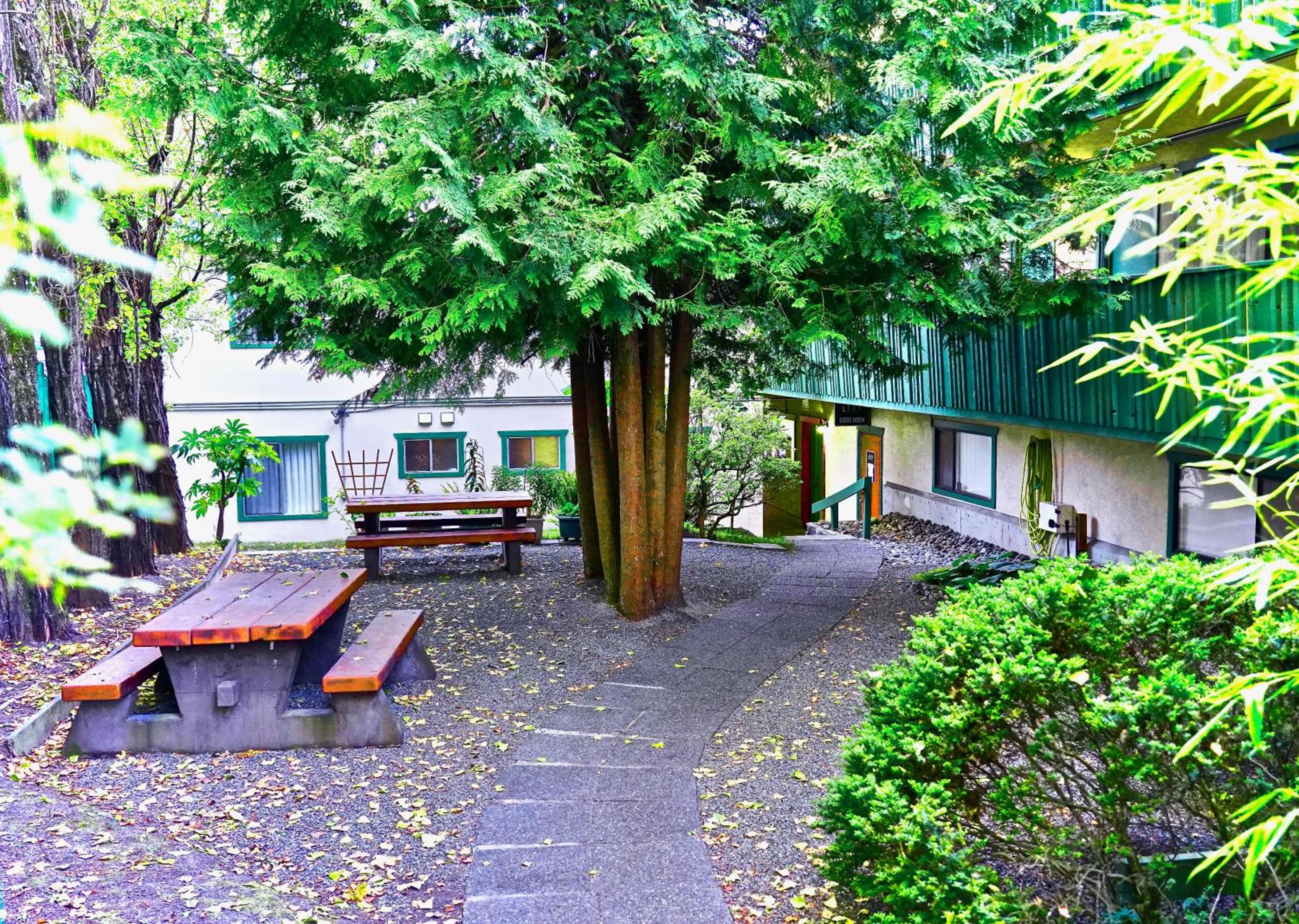 Robin Hood Inn and Suites