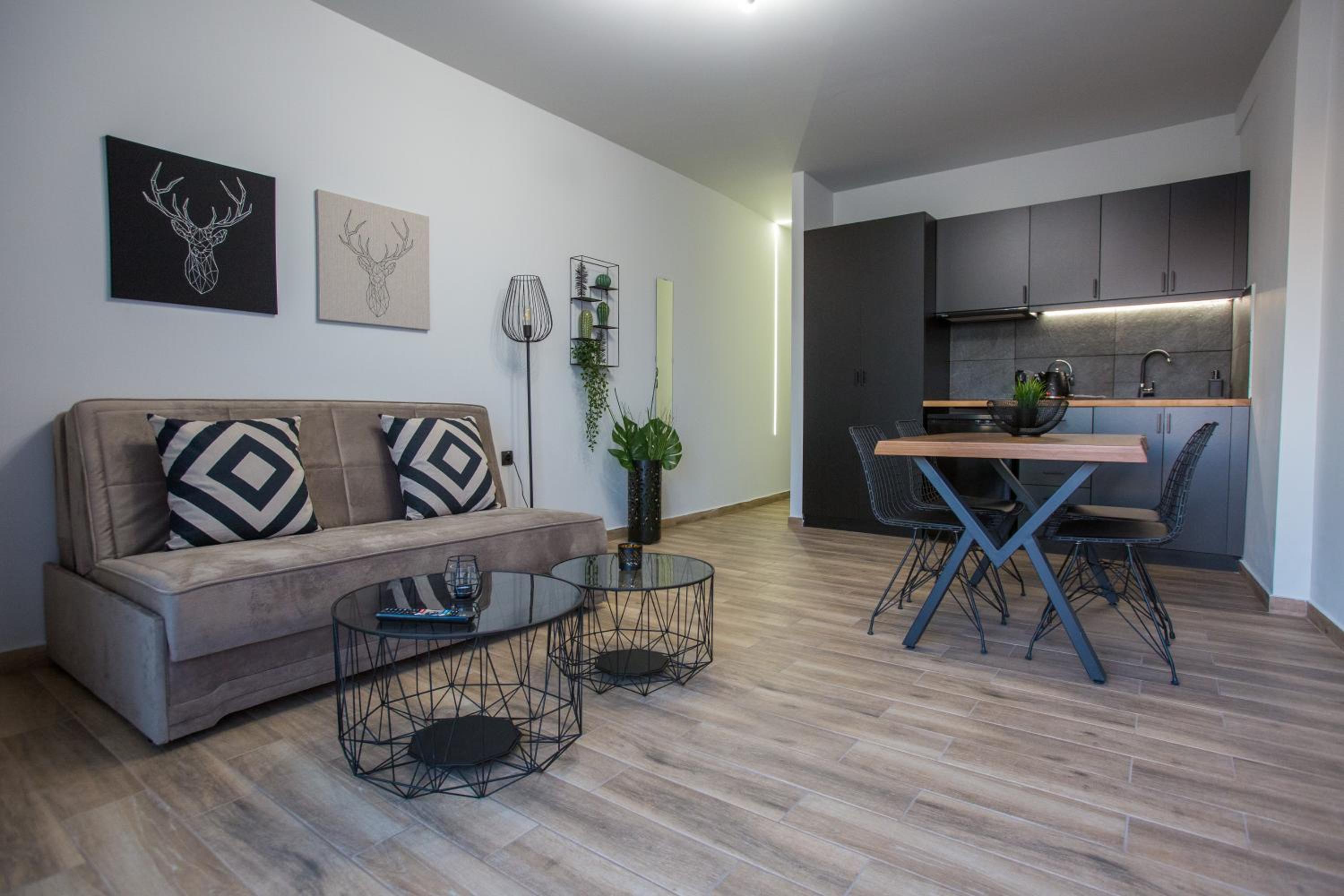 Raise Acropolis View Suites